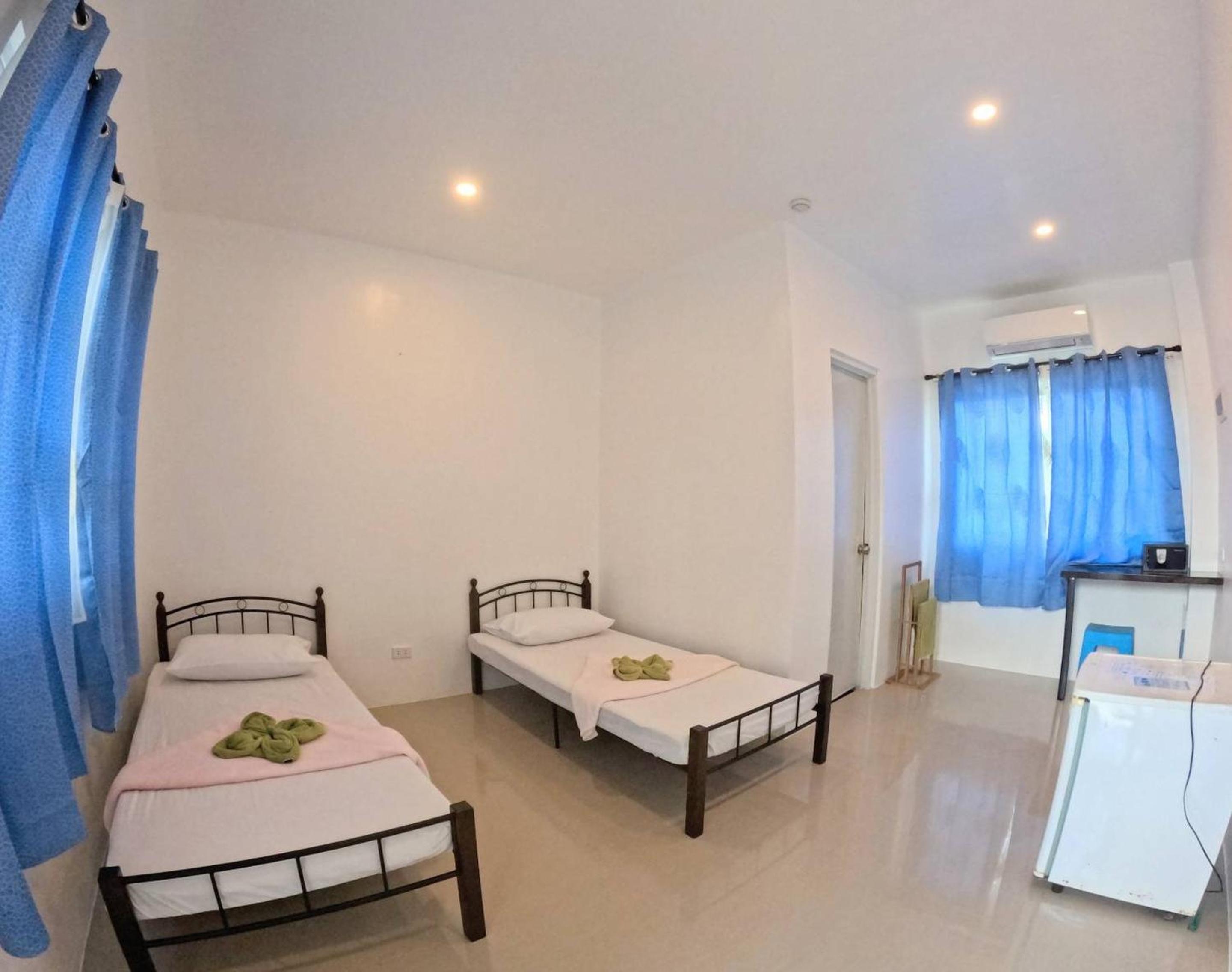 Standard Twin Room - Photo 9