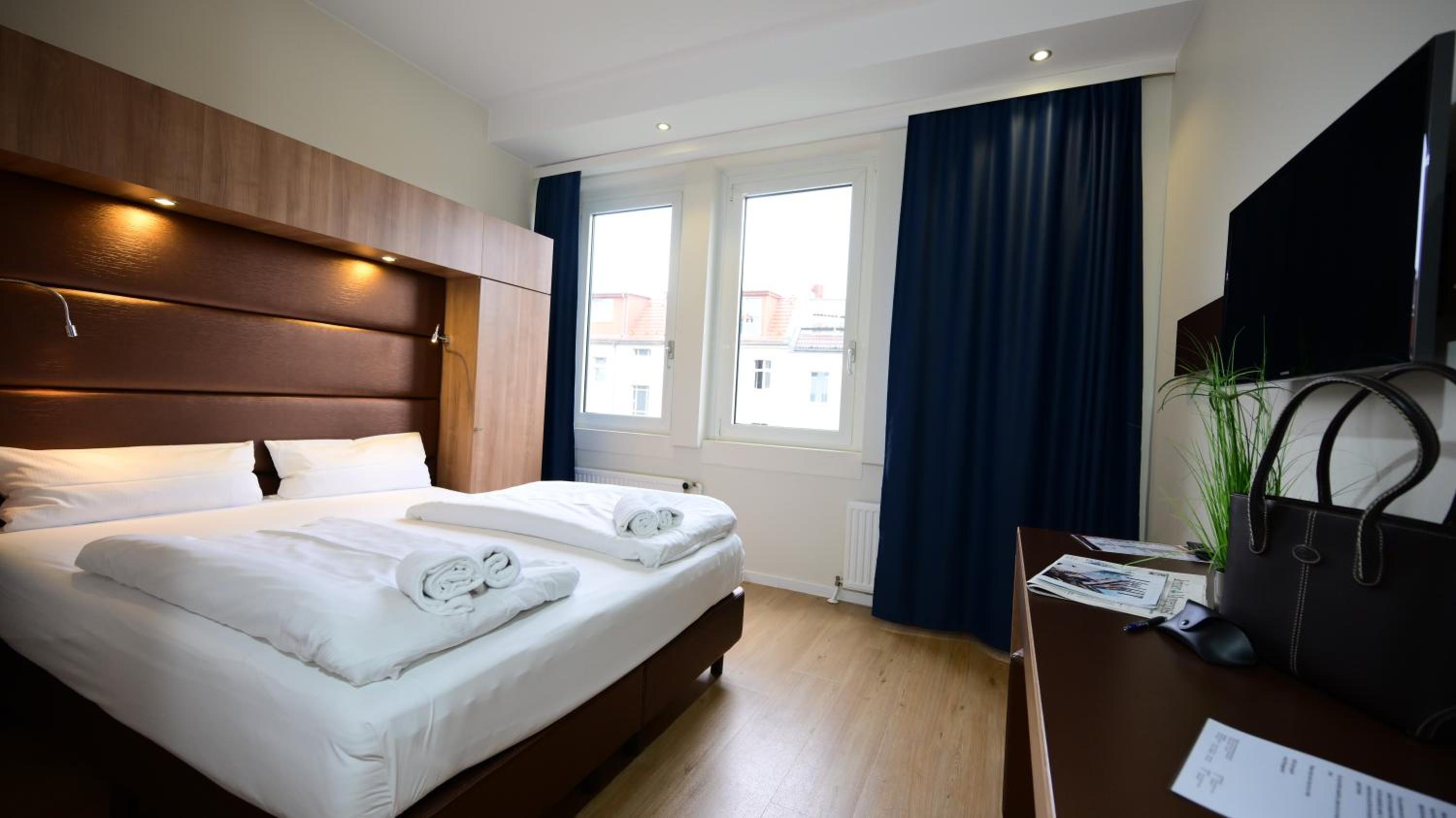 Comfort Double Room thumbnail 6