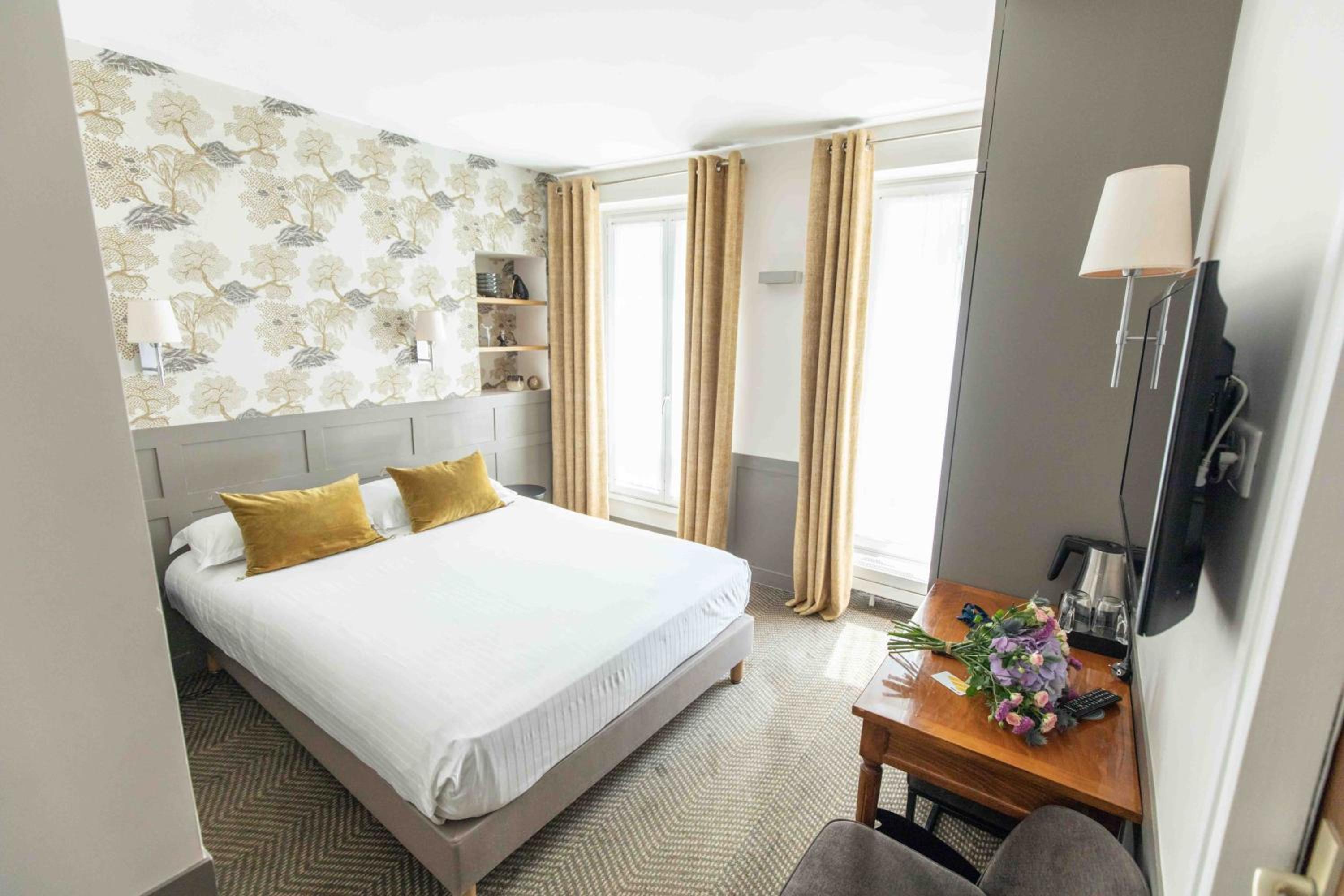 Classic Double Room thumbnail 6