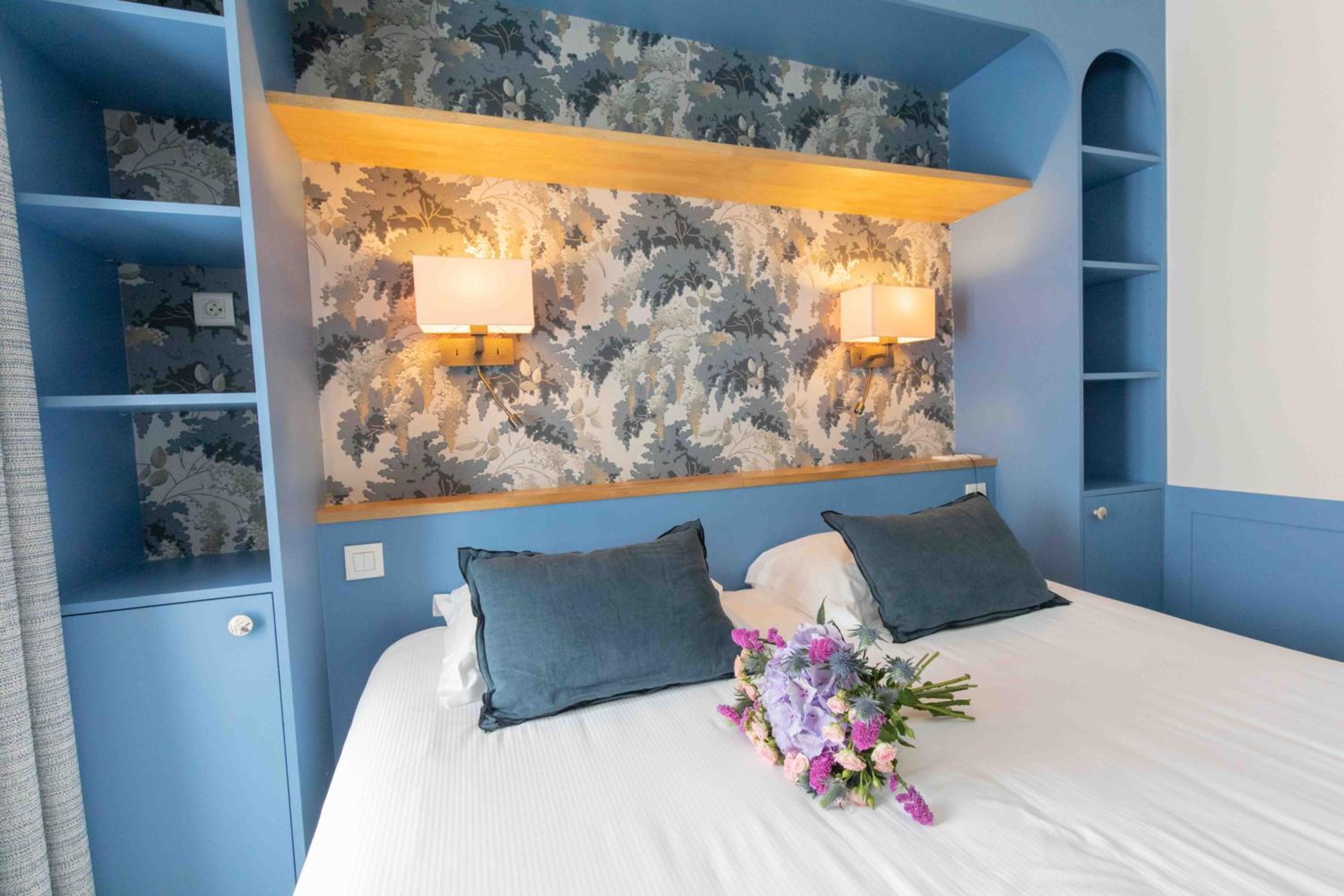 Superior Double Room thumbnail 5