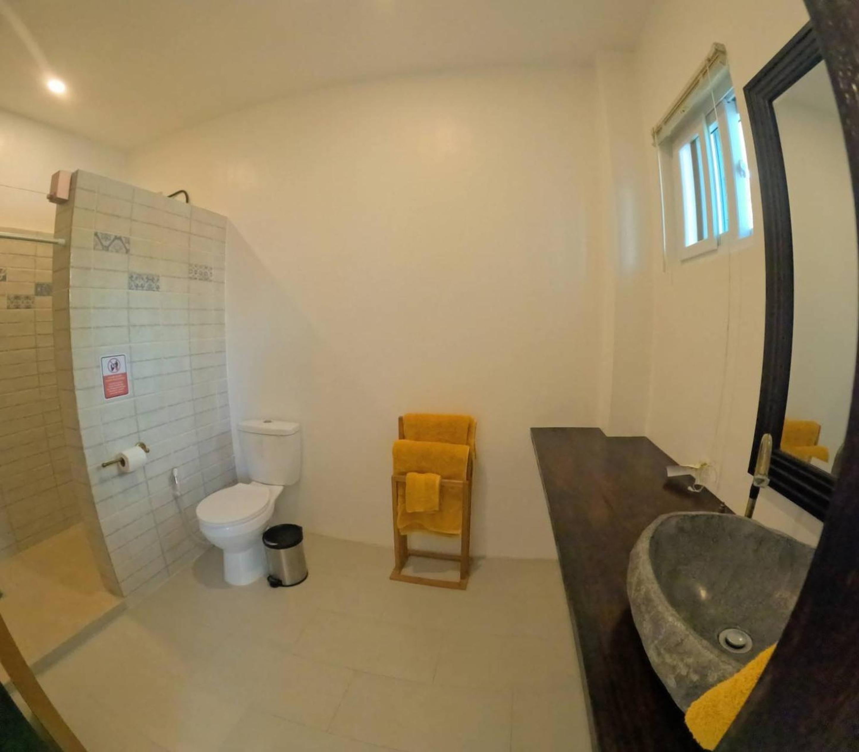 Deluxe Room - Photo 13