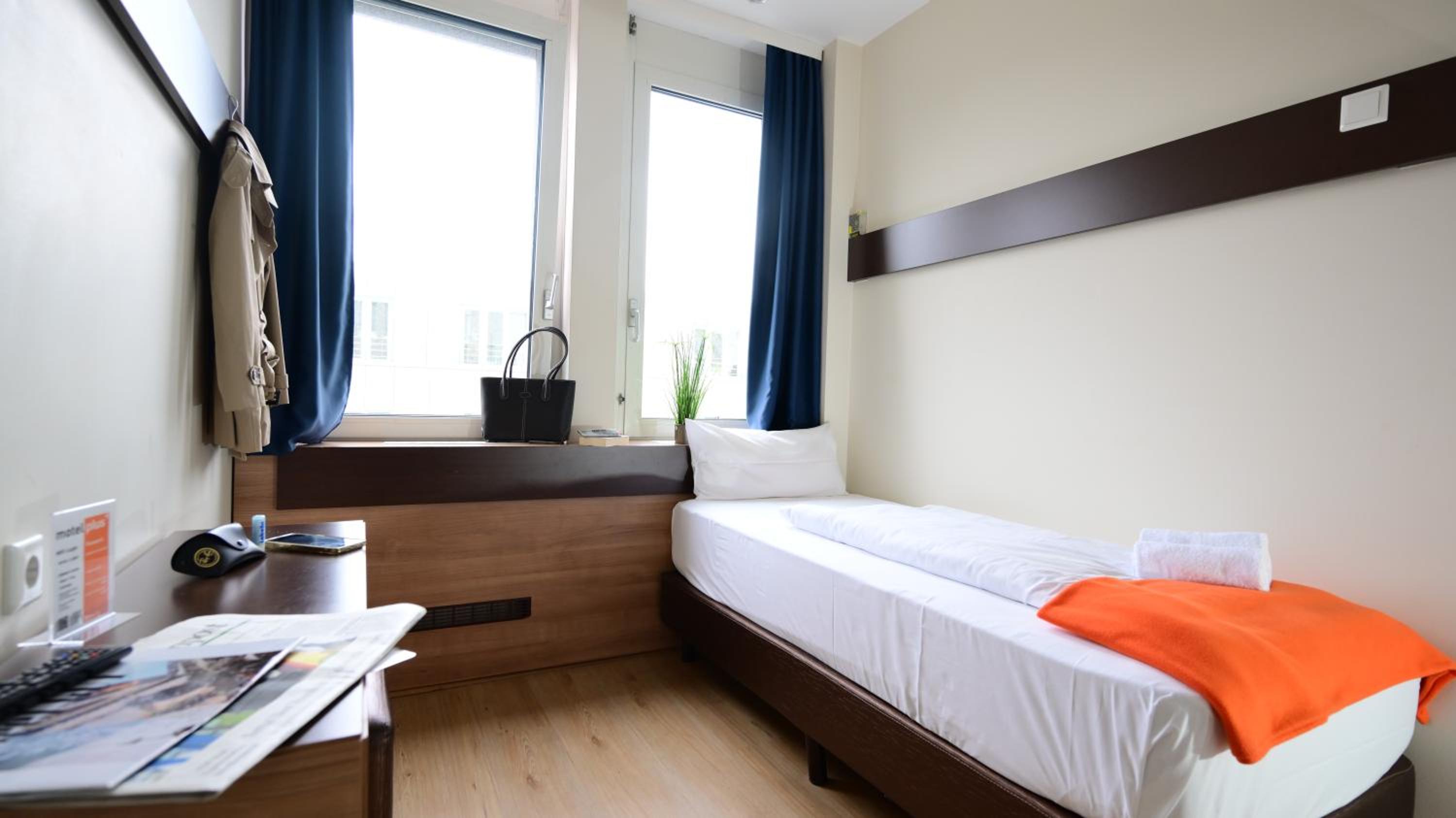 Single Room thumbnail 6