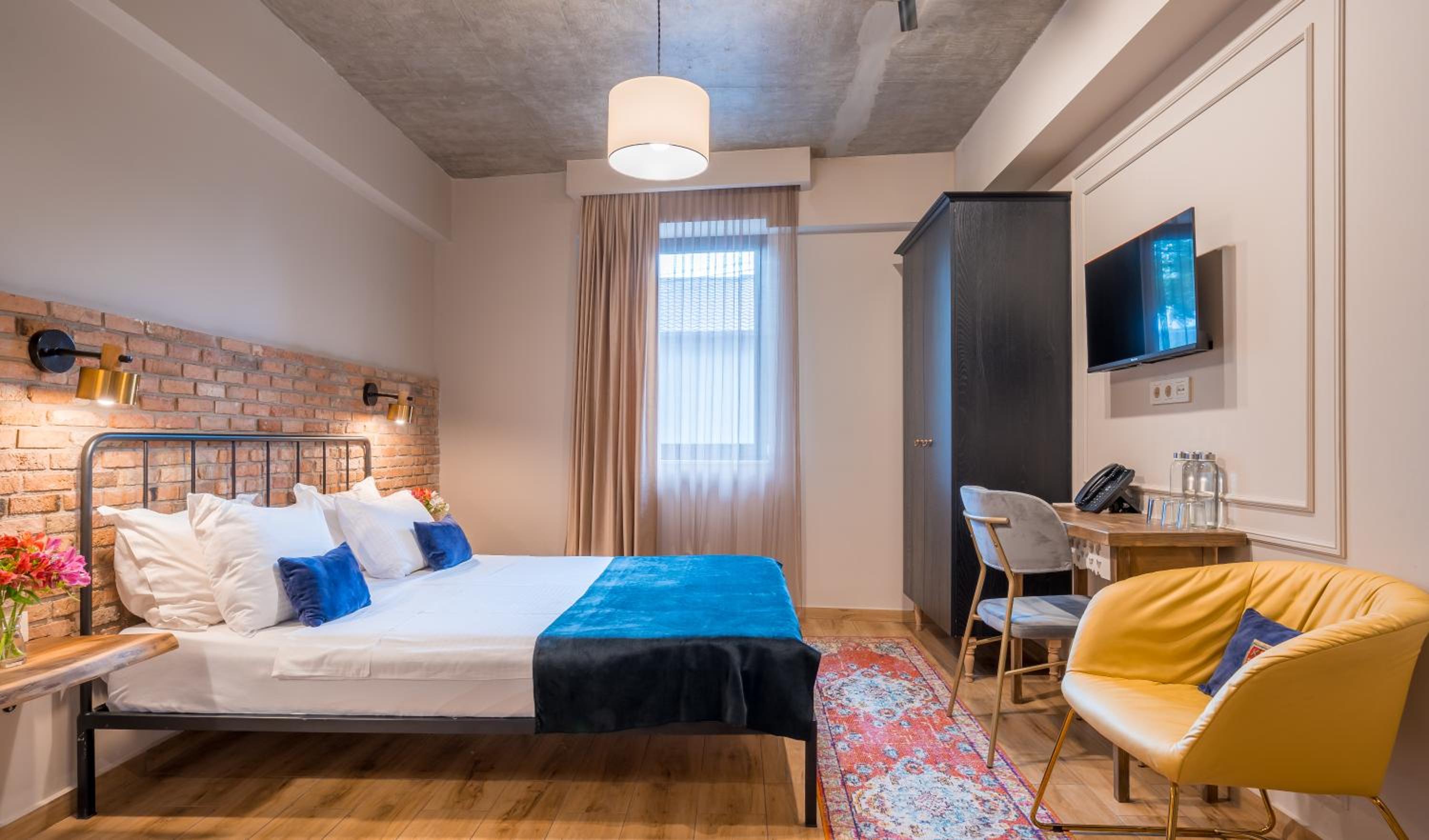 Classic Triple Room - Photo 12