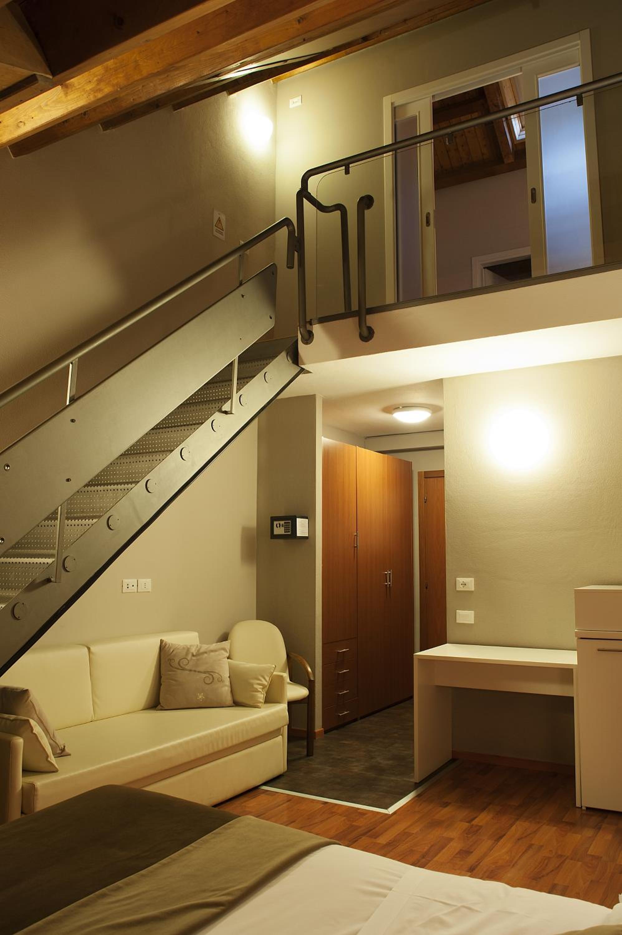 Duplex Suite - Photo 2