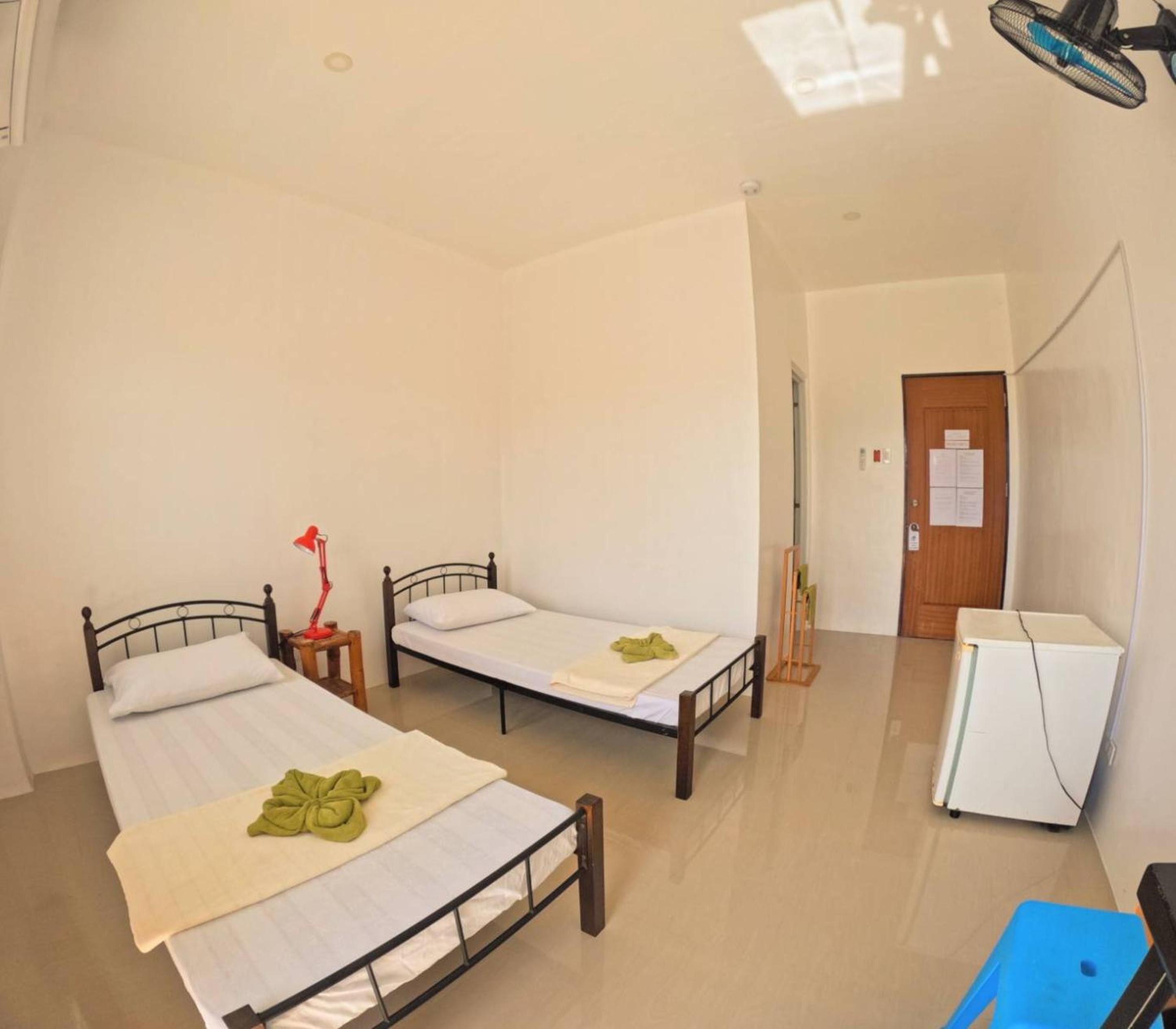 Superior Twin Room with Sea View - Photo 3