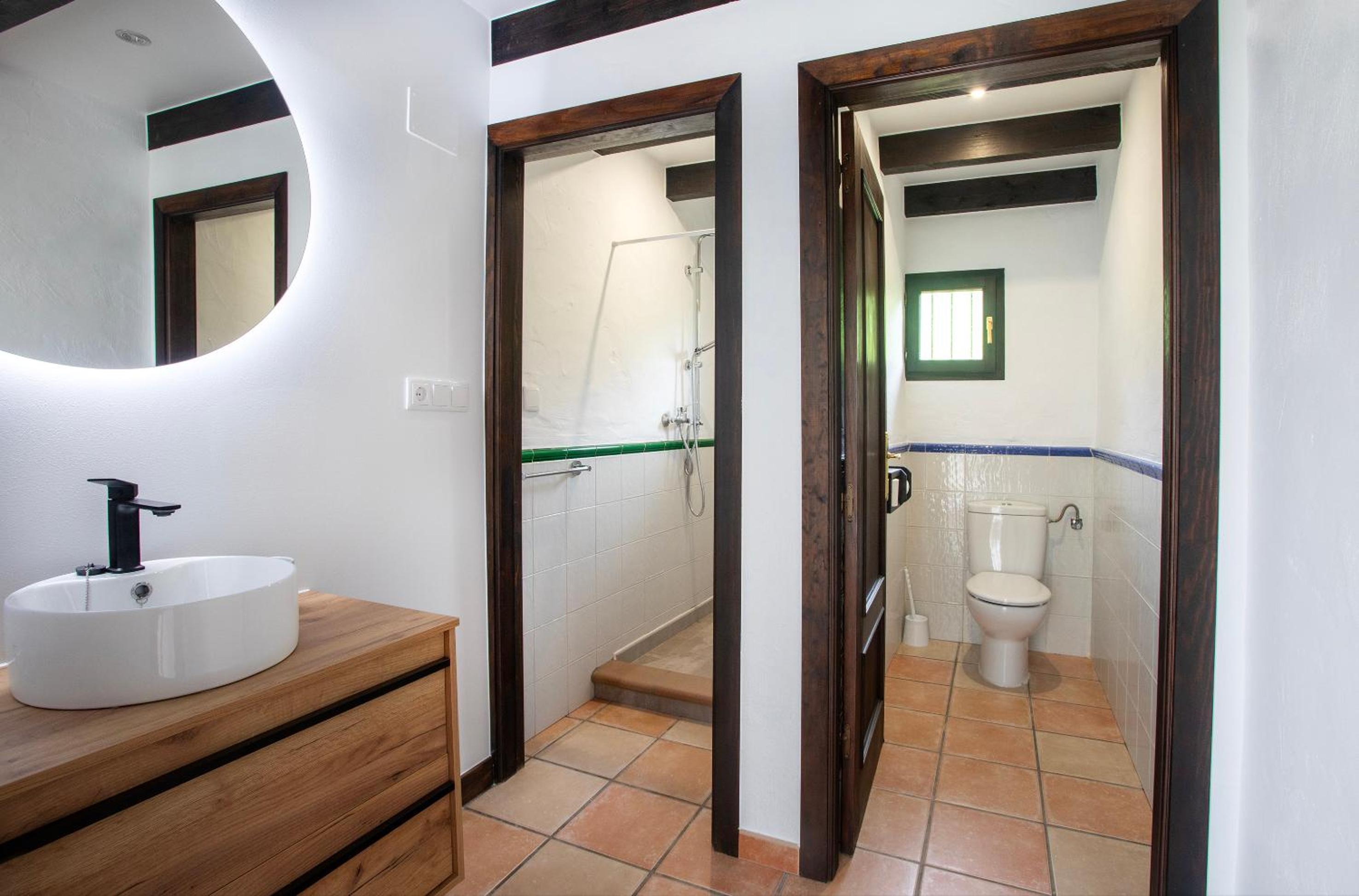 Two-Bedroom Apartment with Mountain View photo 3