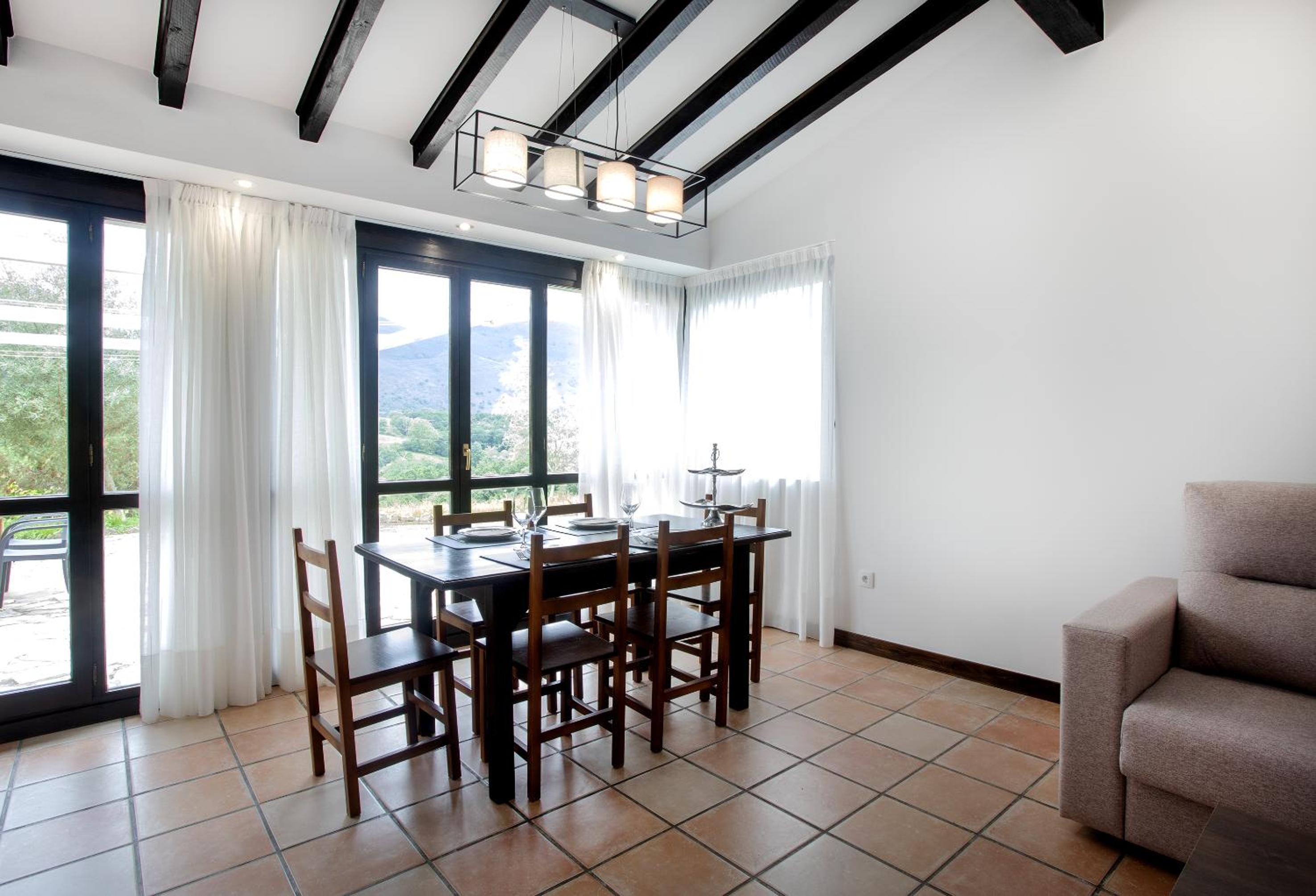 Two-Bedroom Apartment with Mountain View photo 2