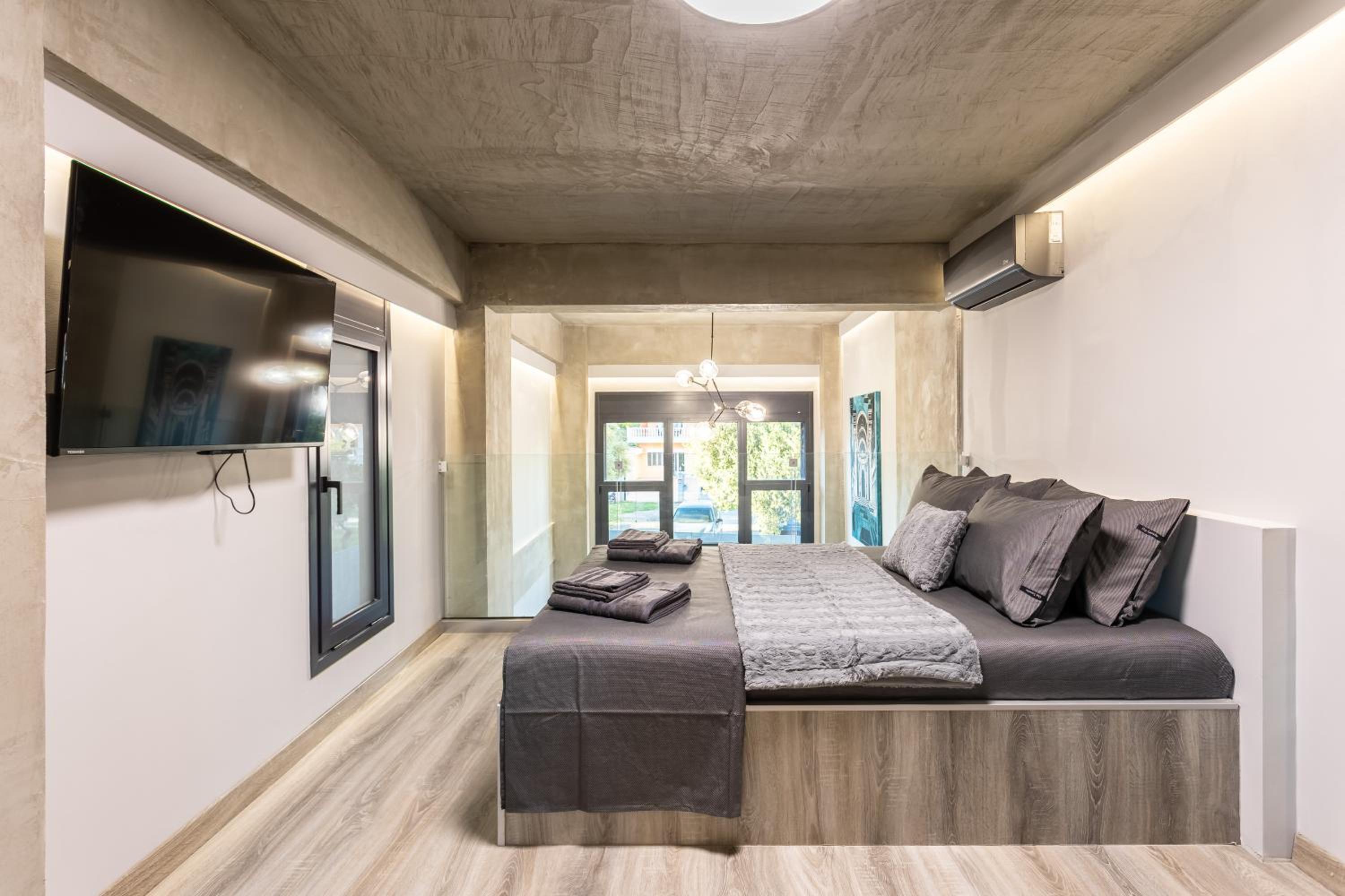 Deluxe One-Bedroom Apartment with Garden View photo 3