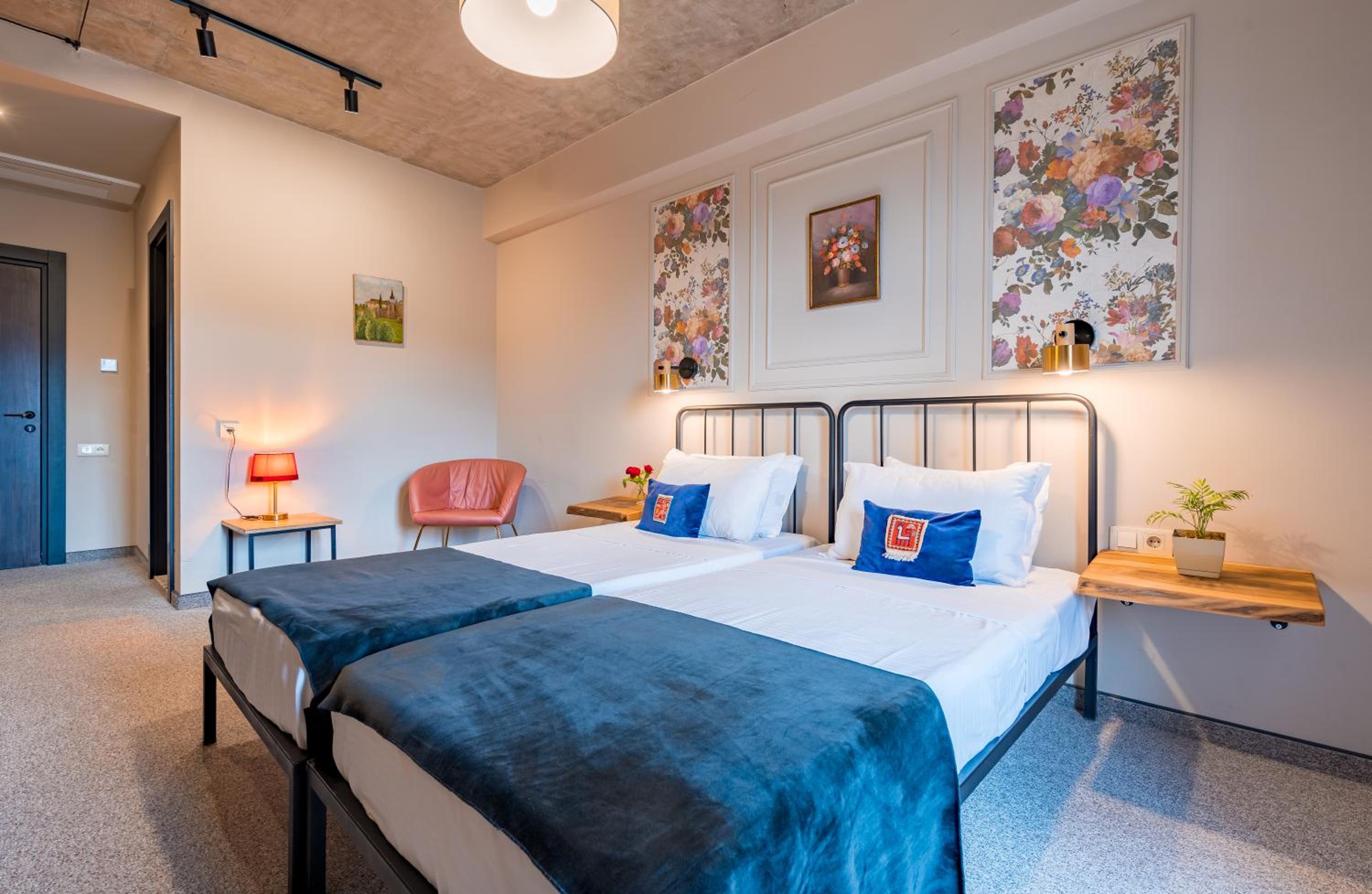 Twin Room with Balcony - Photo 1