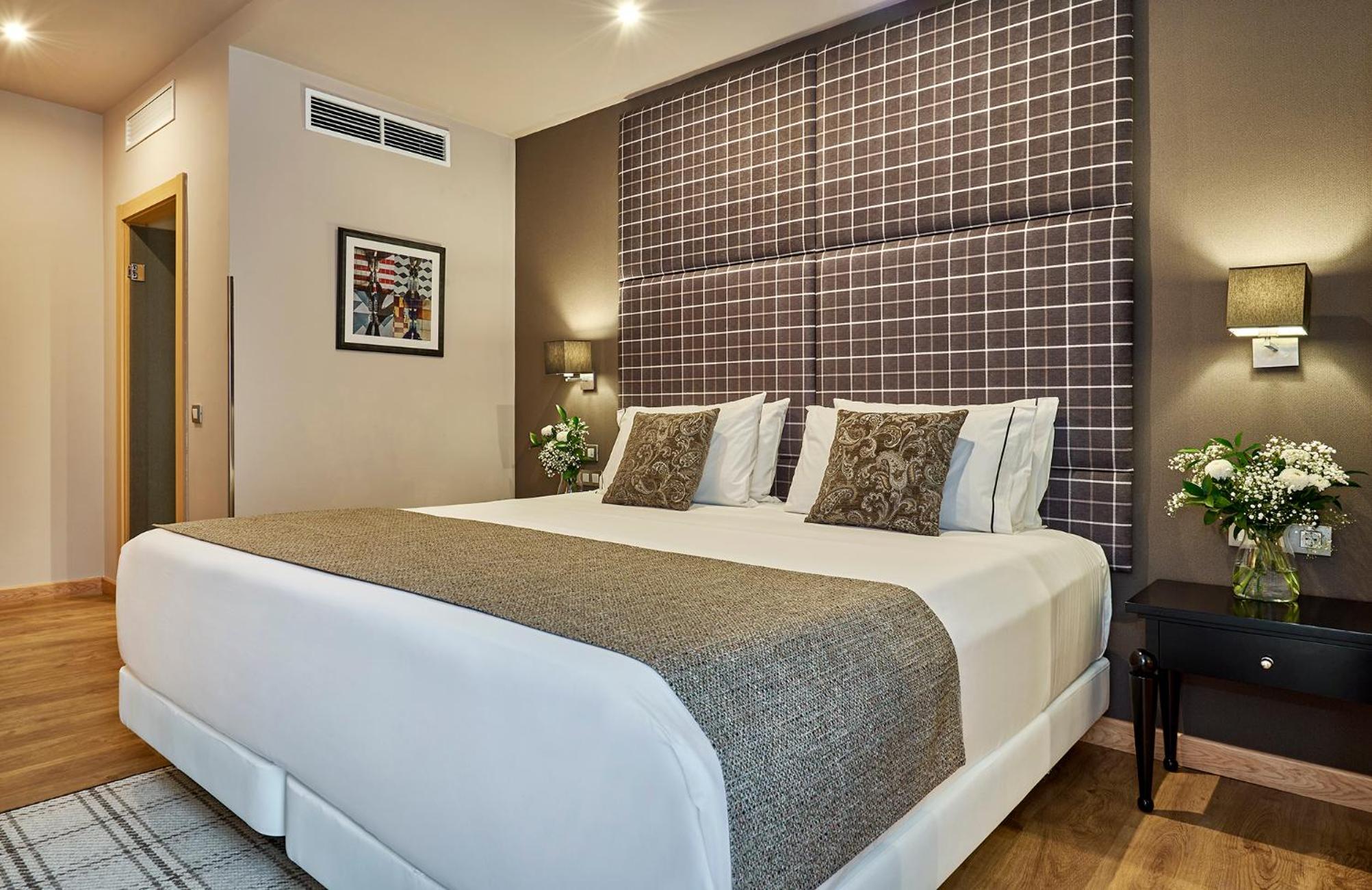 Superior Double or Twin Room with Balcony photo 2