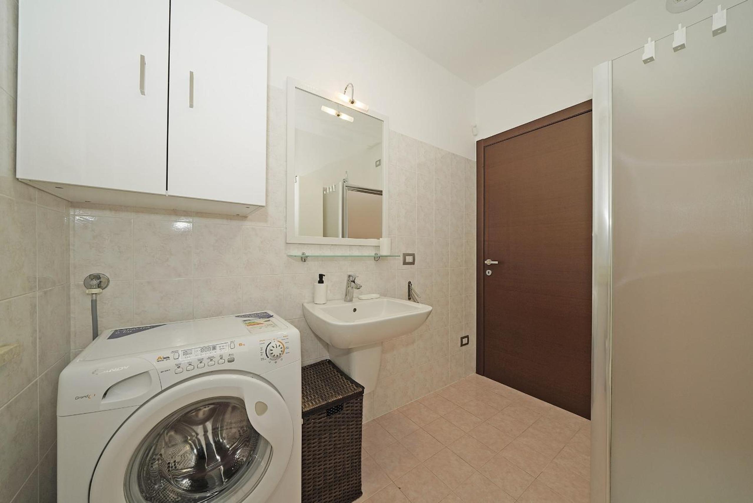 Apartment photo 2