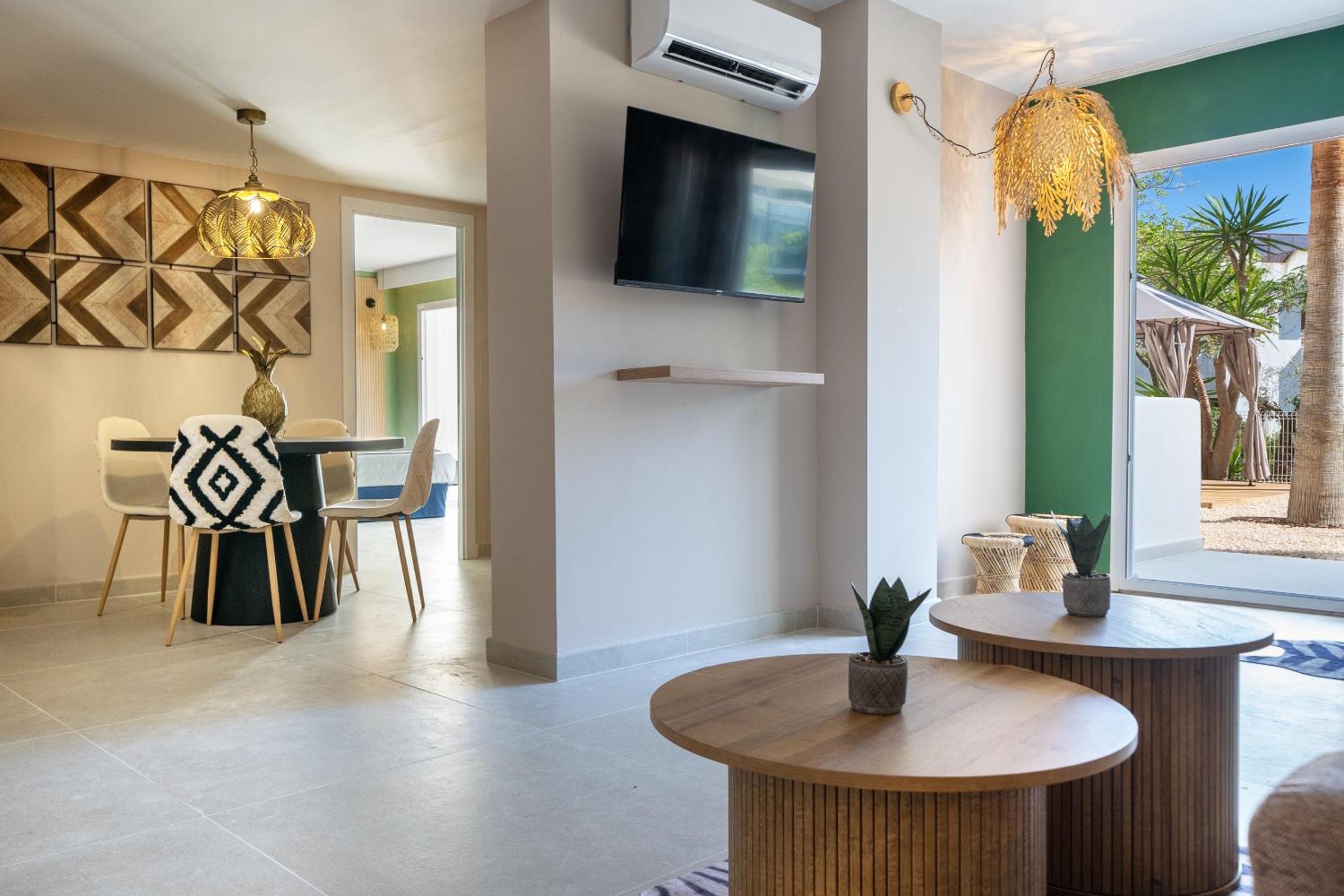 Apartamento de Dos Habitaciones con Jardín Privado