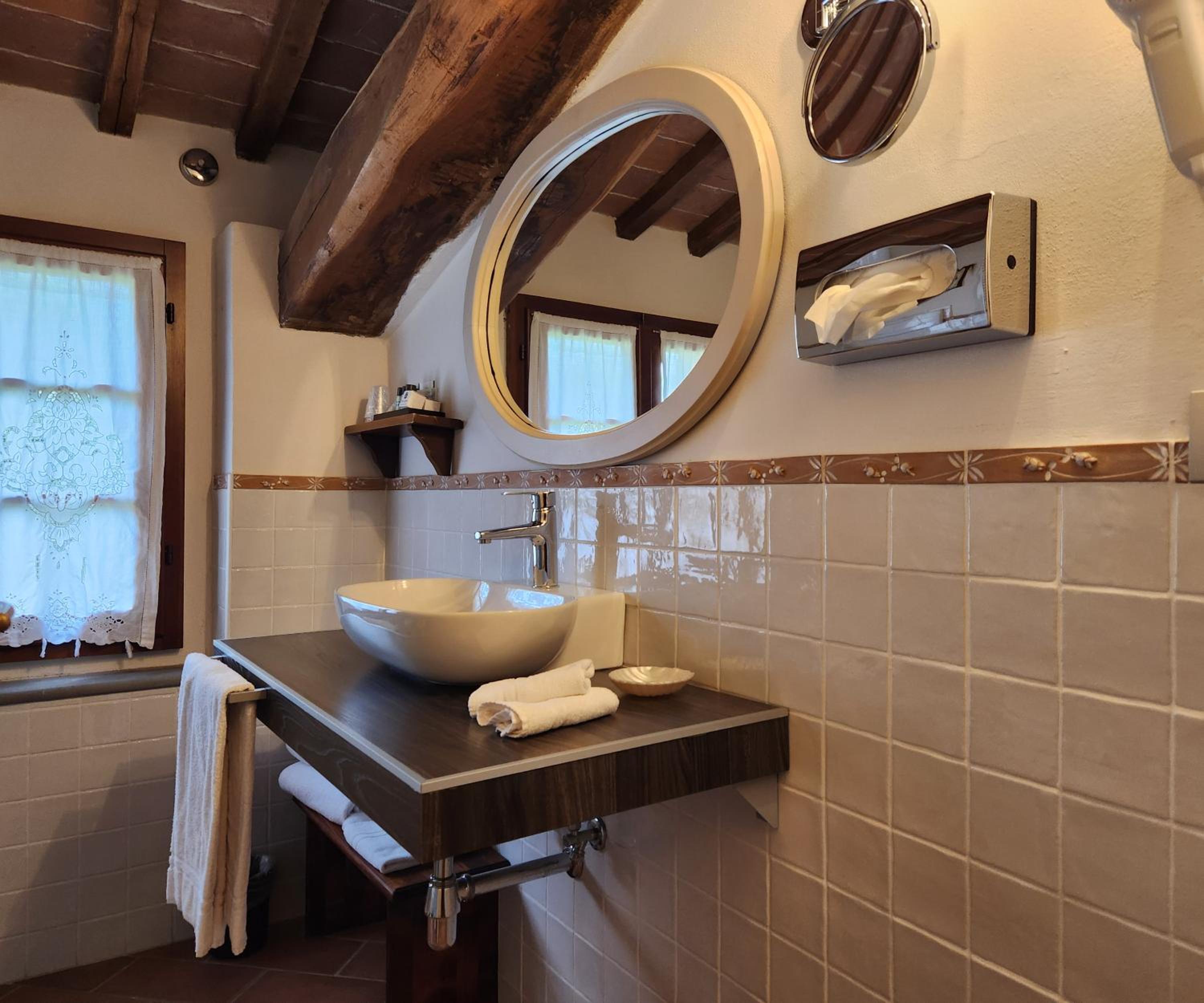 Classic Double Room - Photo 13