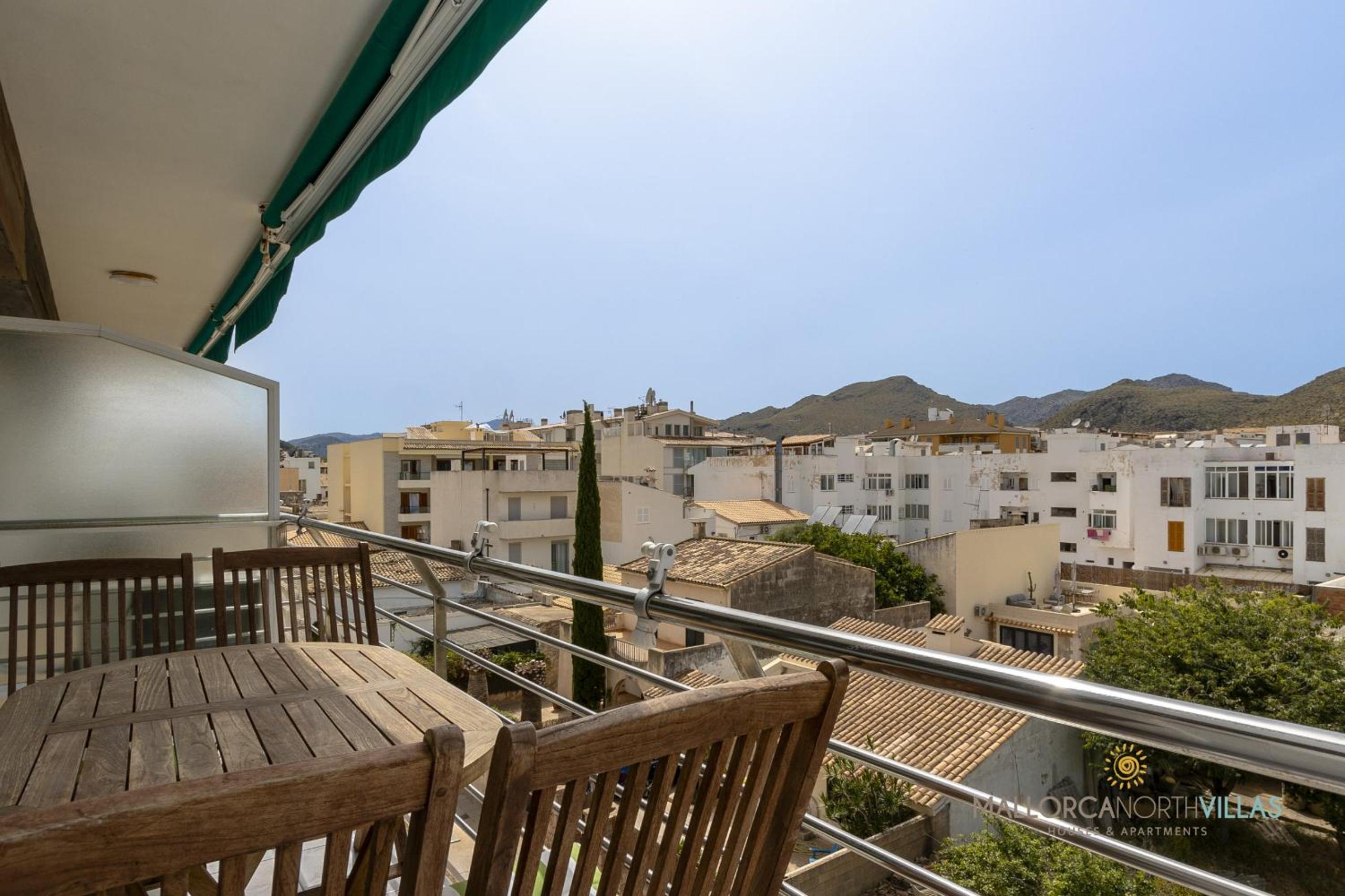 Apartment with Balcony photo 3