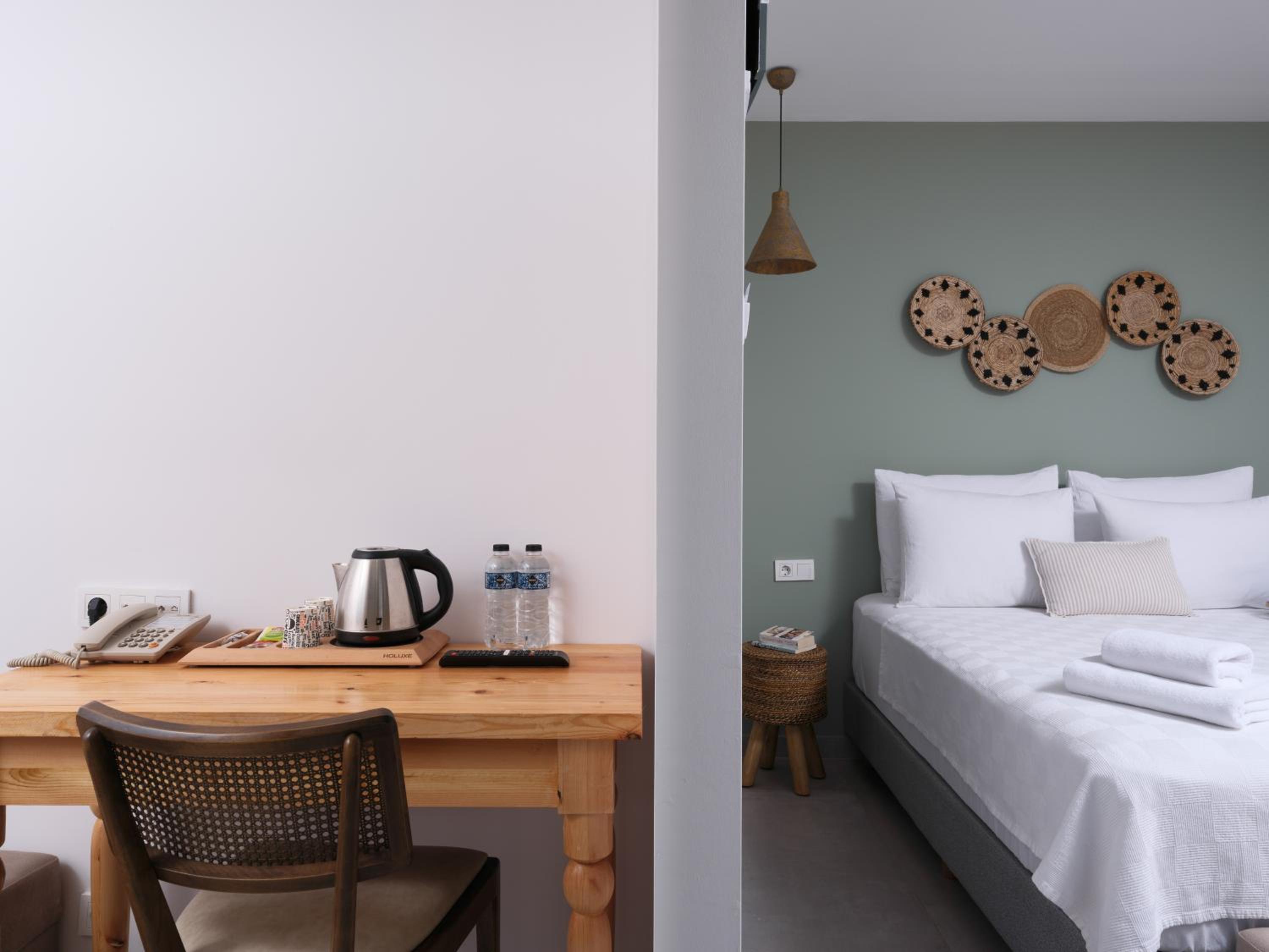 Deluxe Room - Photo 7