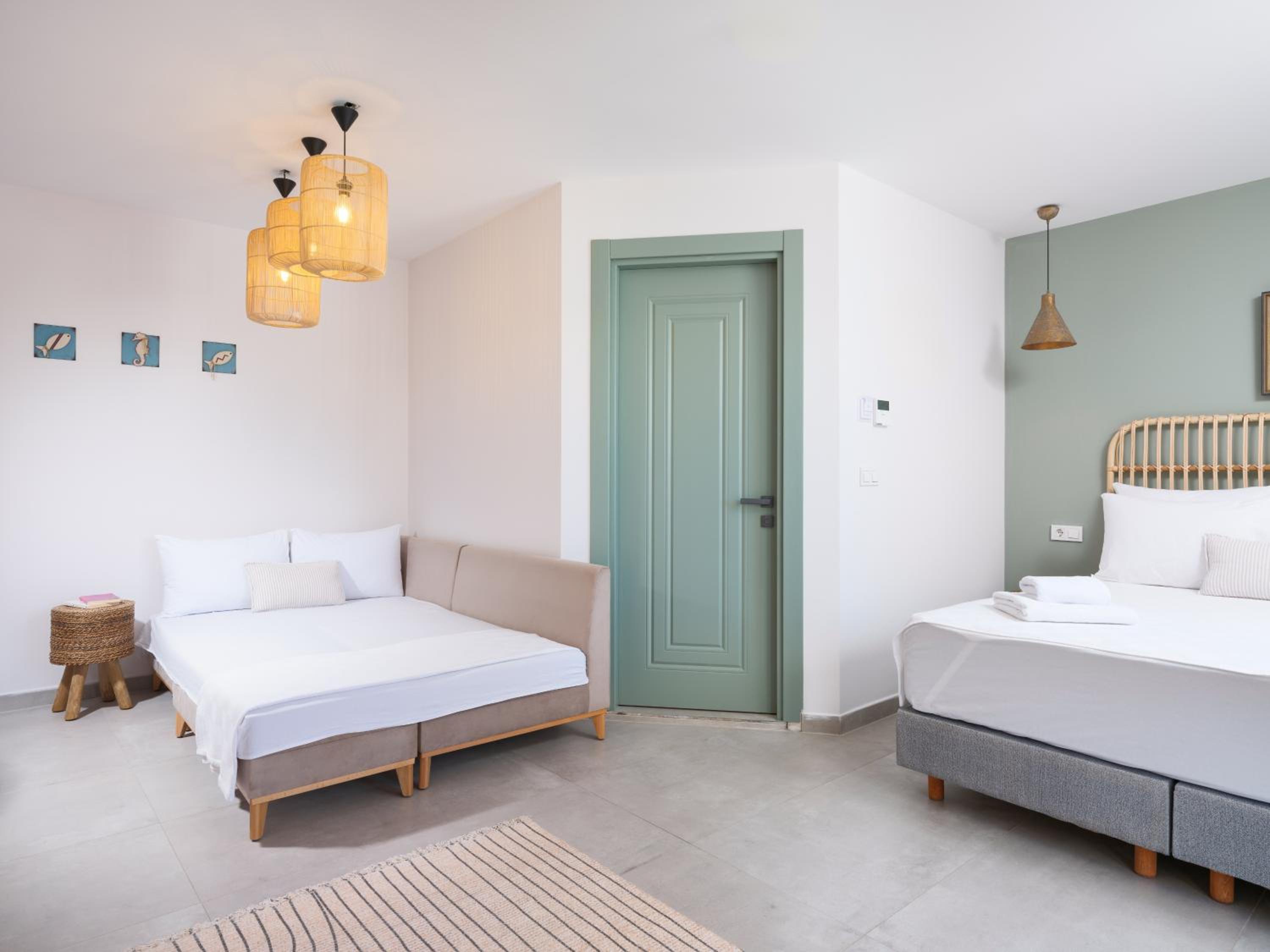 Double Room with Balcony (3 Adults) - Photo 4