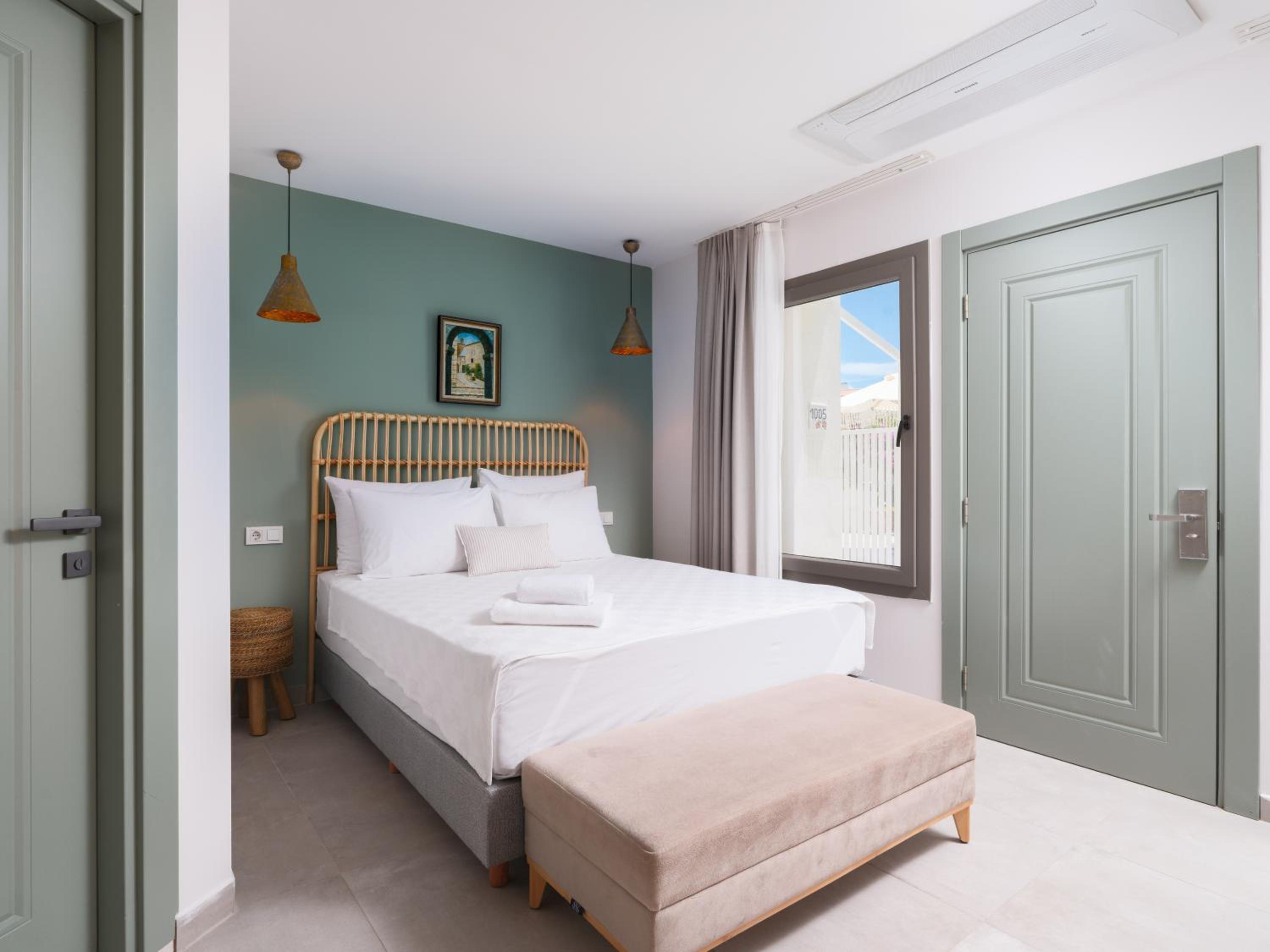 Double Room with Balcony (3 Adults) - Photo 1