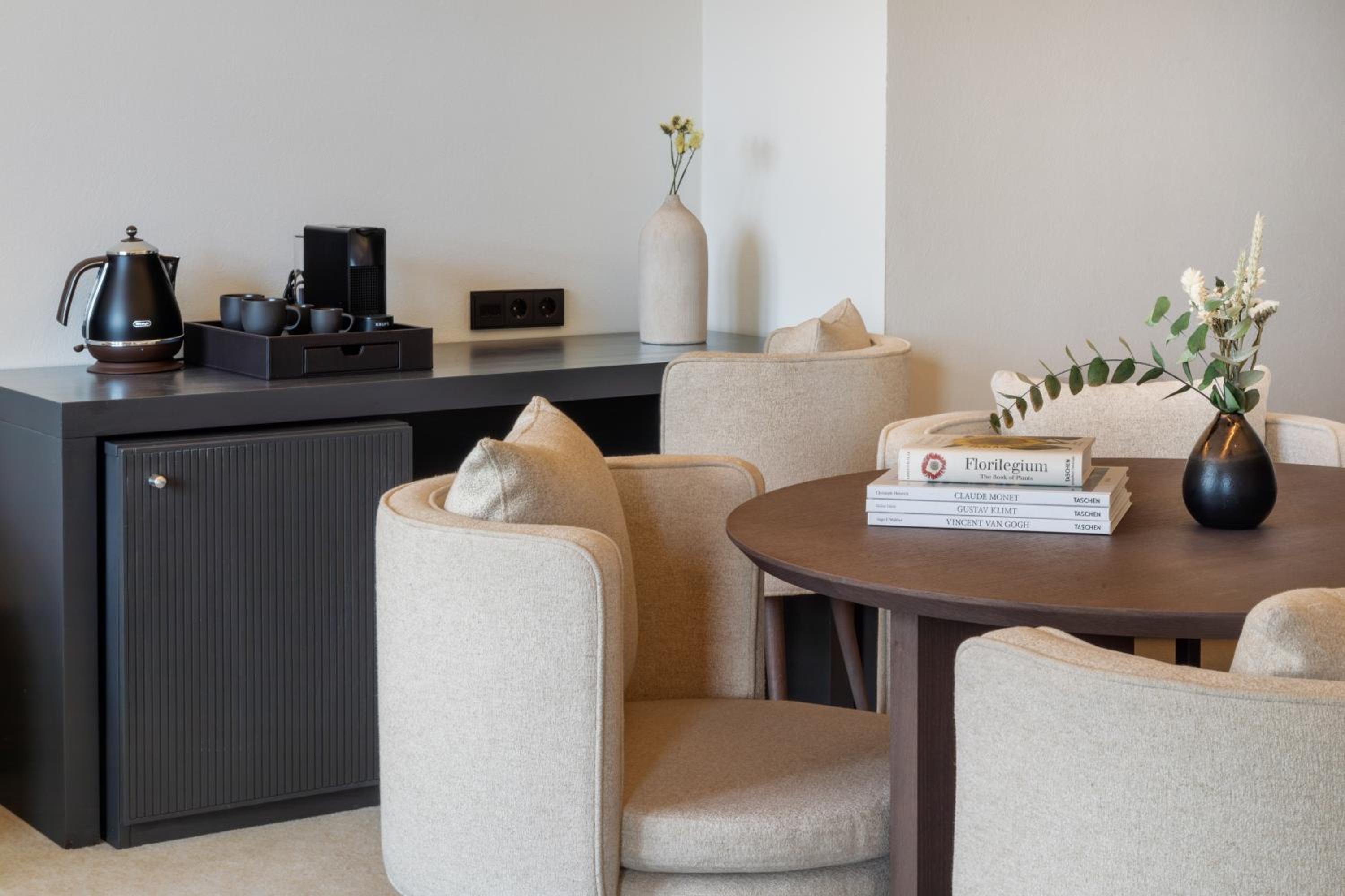 Suite The Level Suite The Level