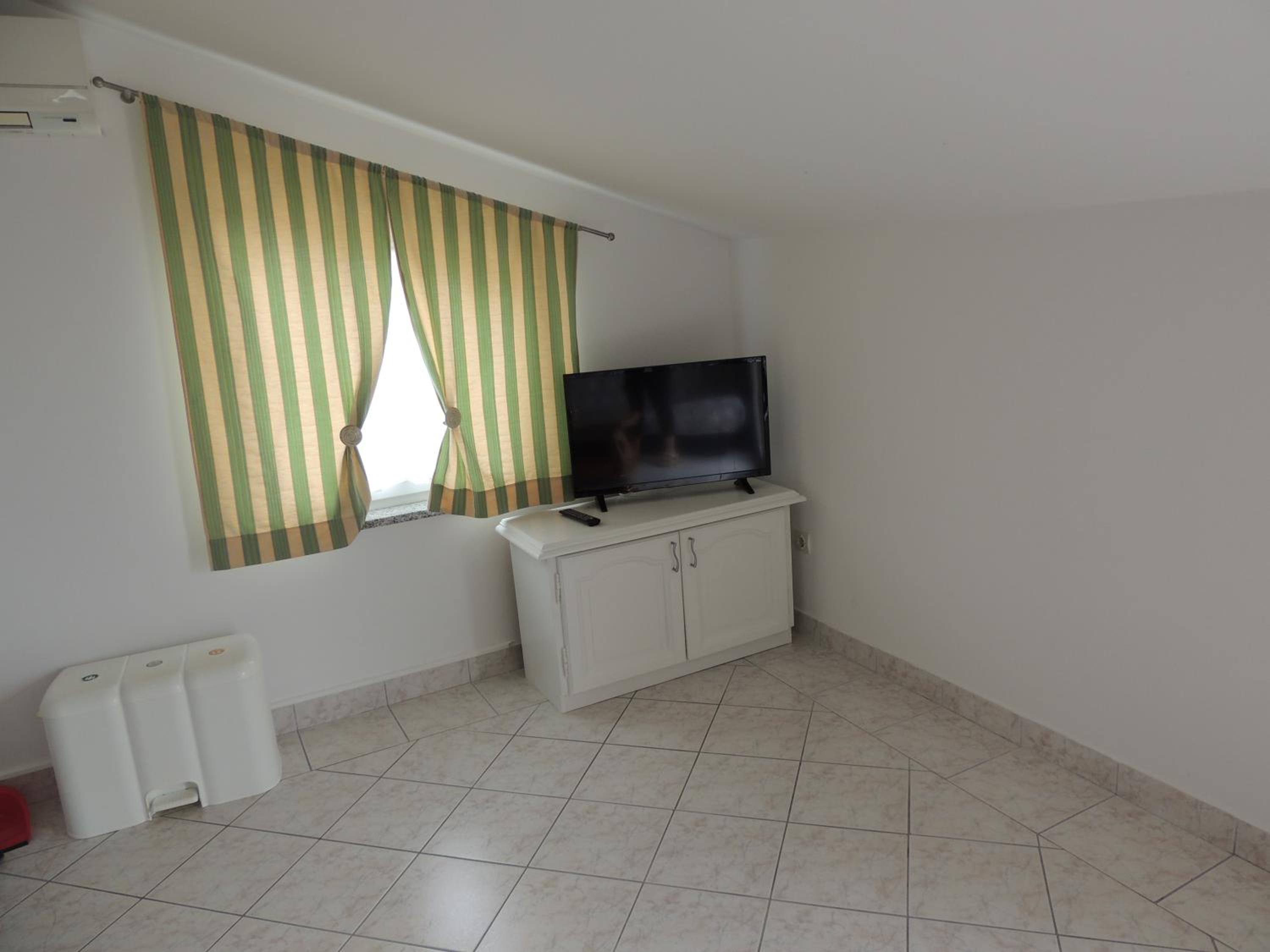 One-Bedroom Apartment with Balcony