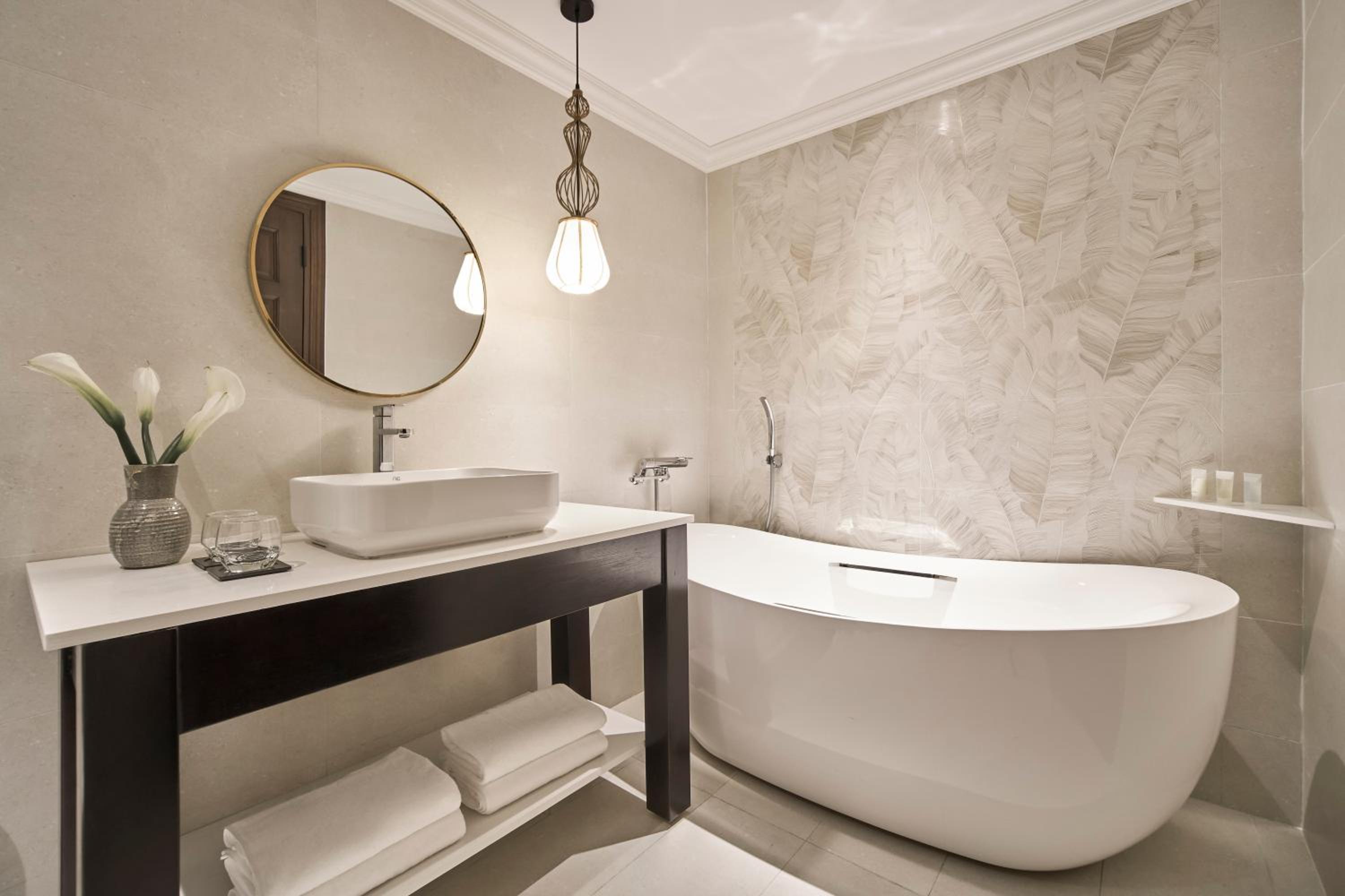 Deluxe Double Room with Bath photo 3