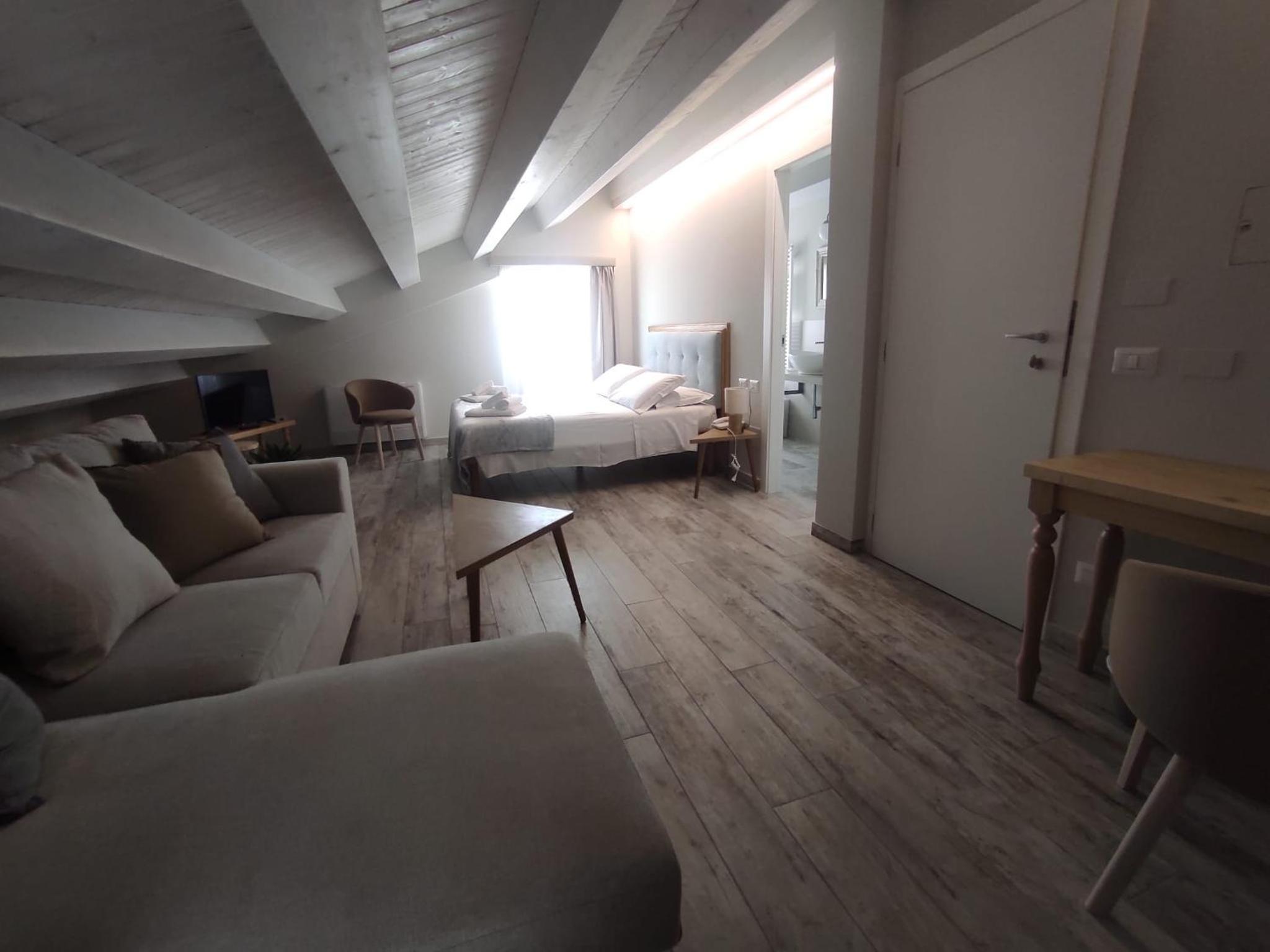 Standard Queen Room - Attic