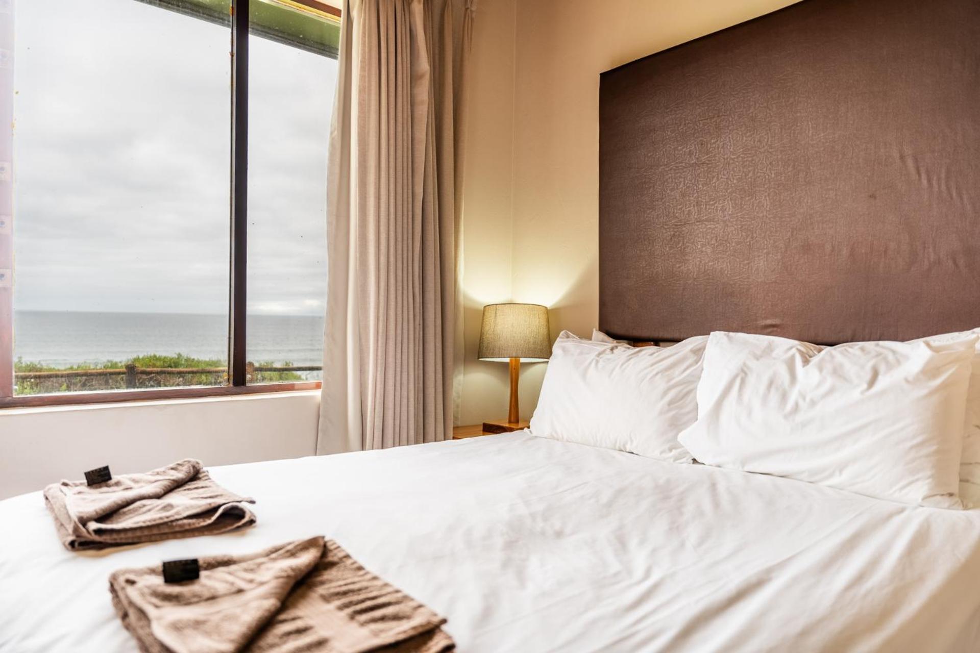 6 Sleeper Beach House (3 bedrooms - sea view)
