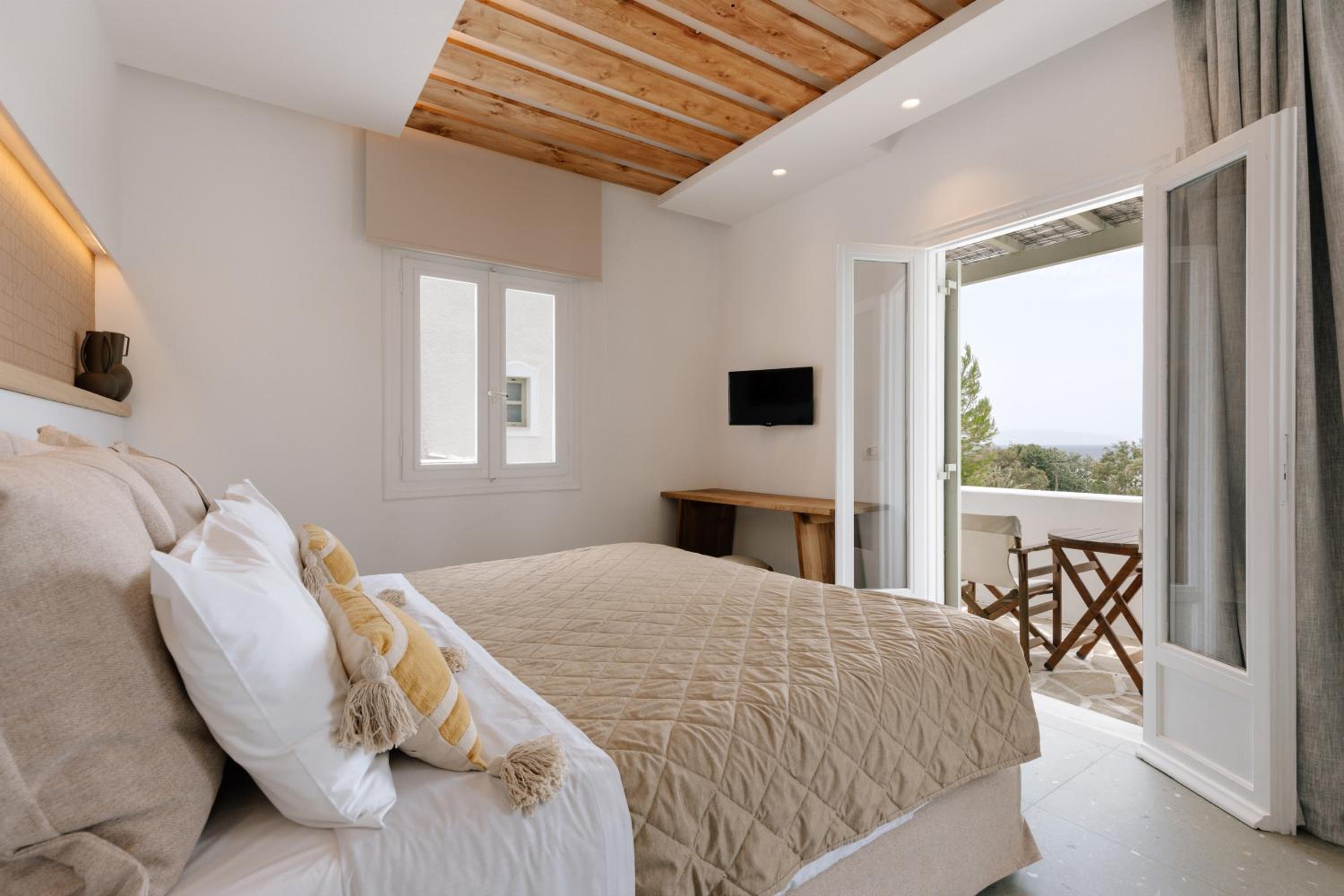  Superior Double Room with Sea View - Photo 3