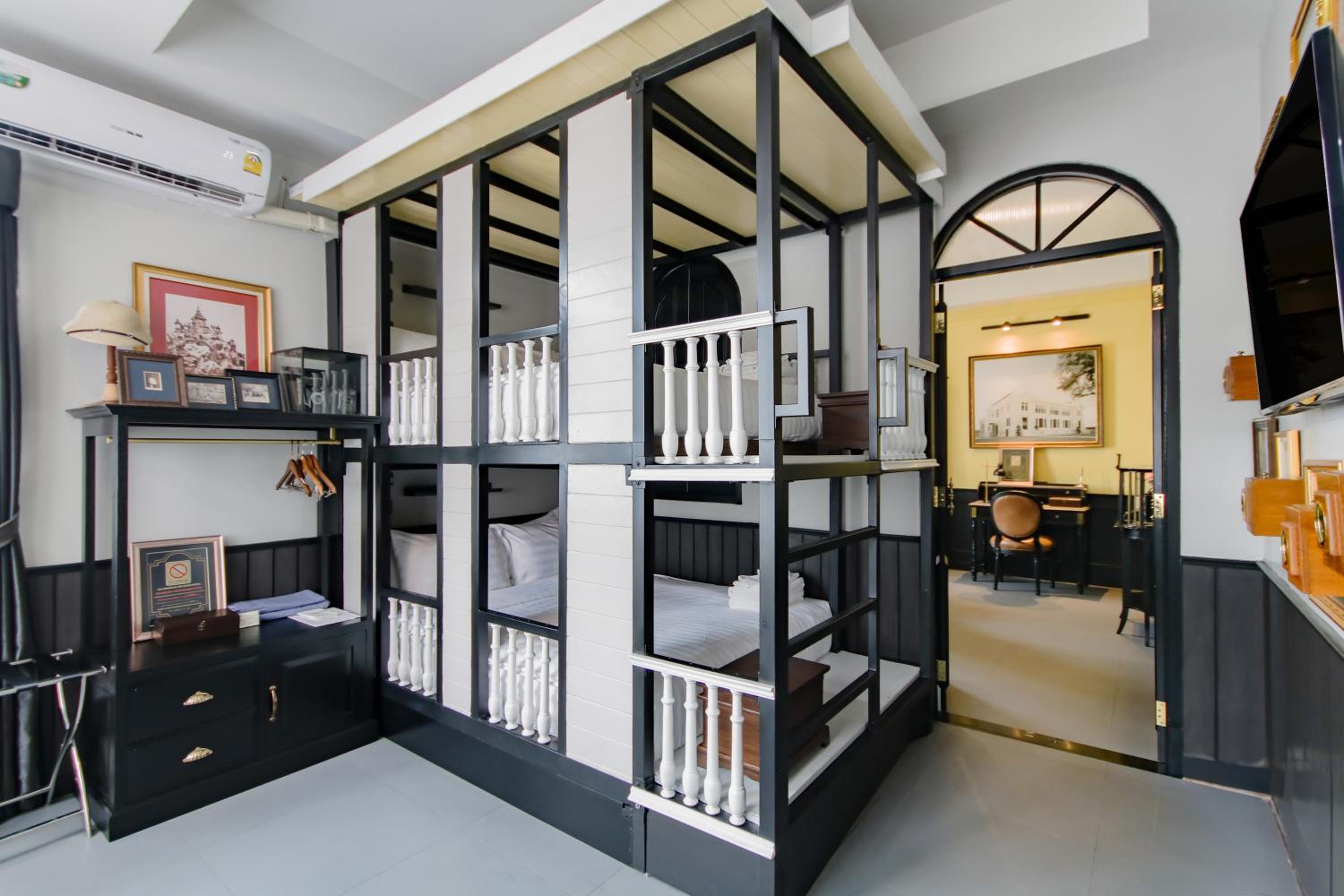 Deluxe Family Suite photo 2