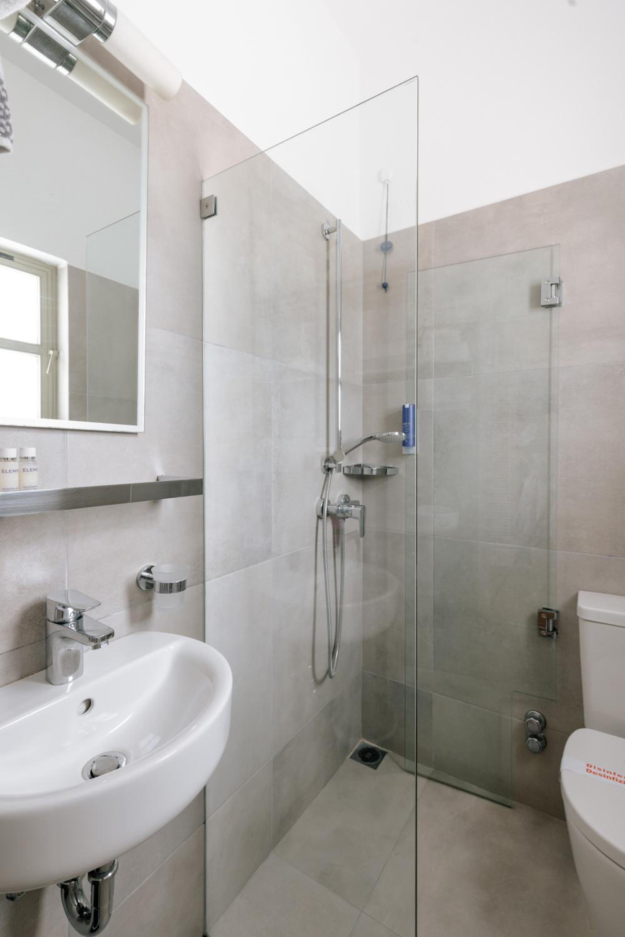 Premium Double Room with Sea View - Photo 8