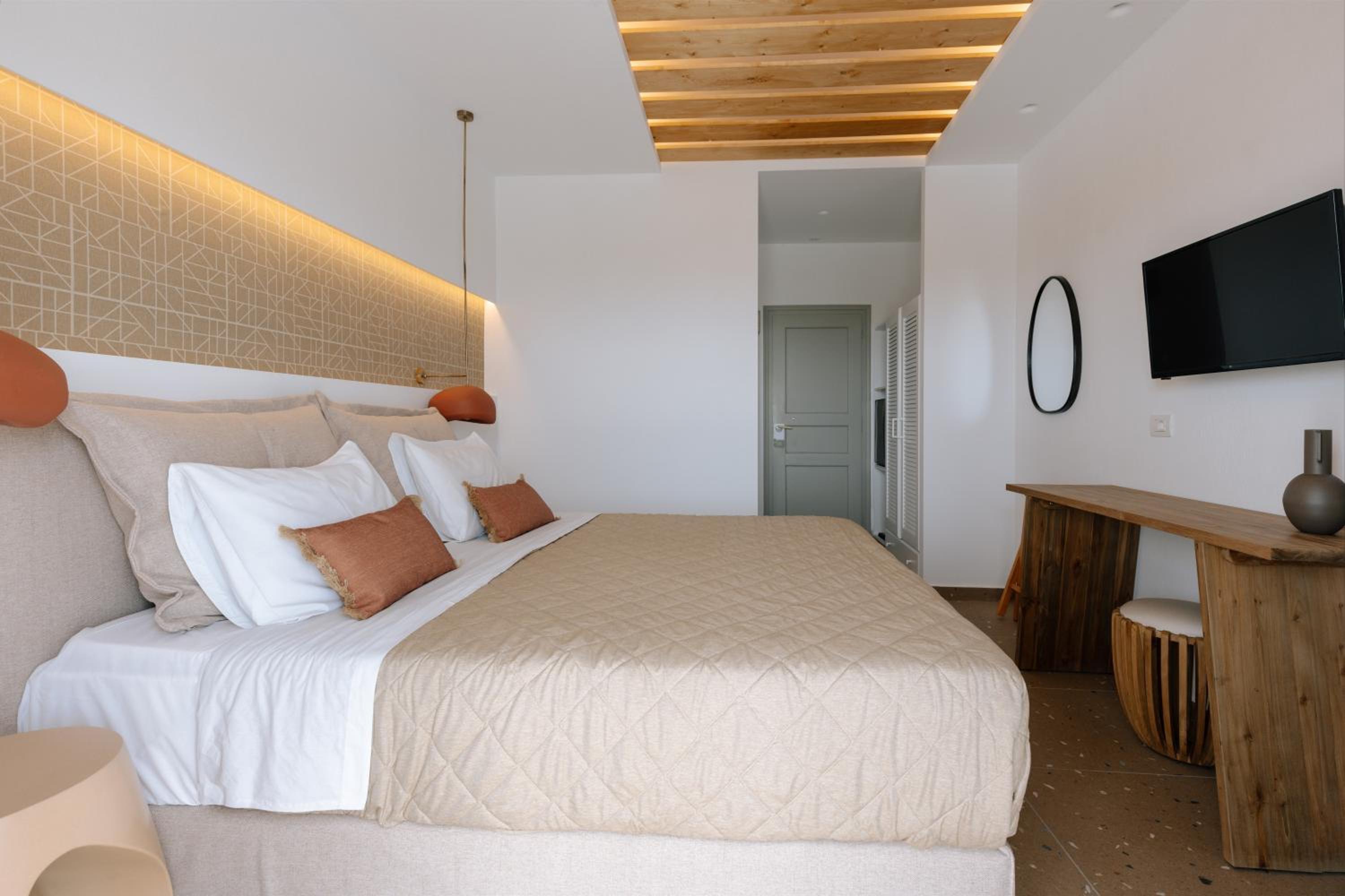 Premium Double Room with Sea View - Photo 10