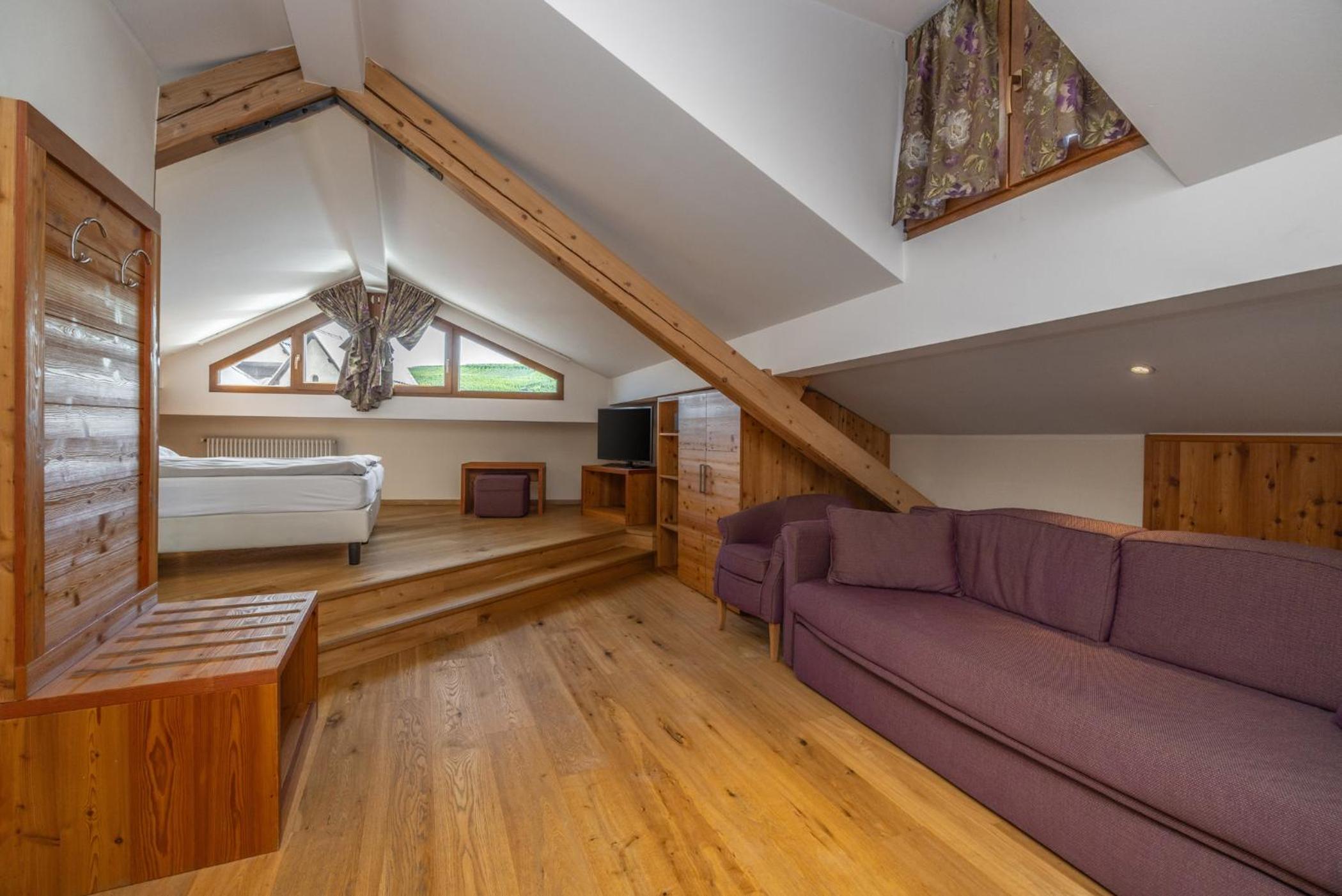 Family Room - Photo 10