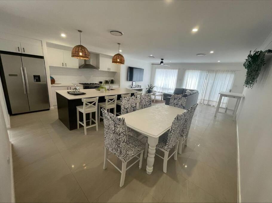Four-Bedroom House photo 2