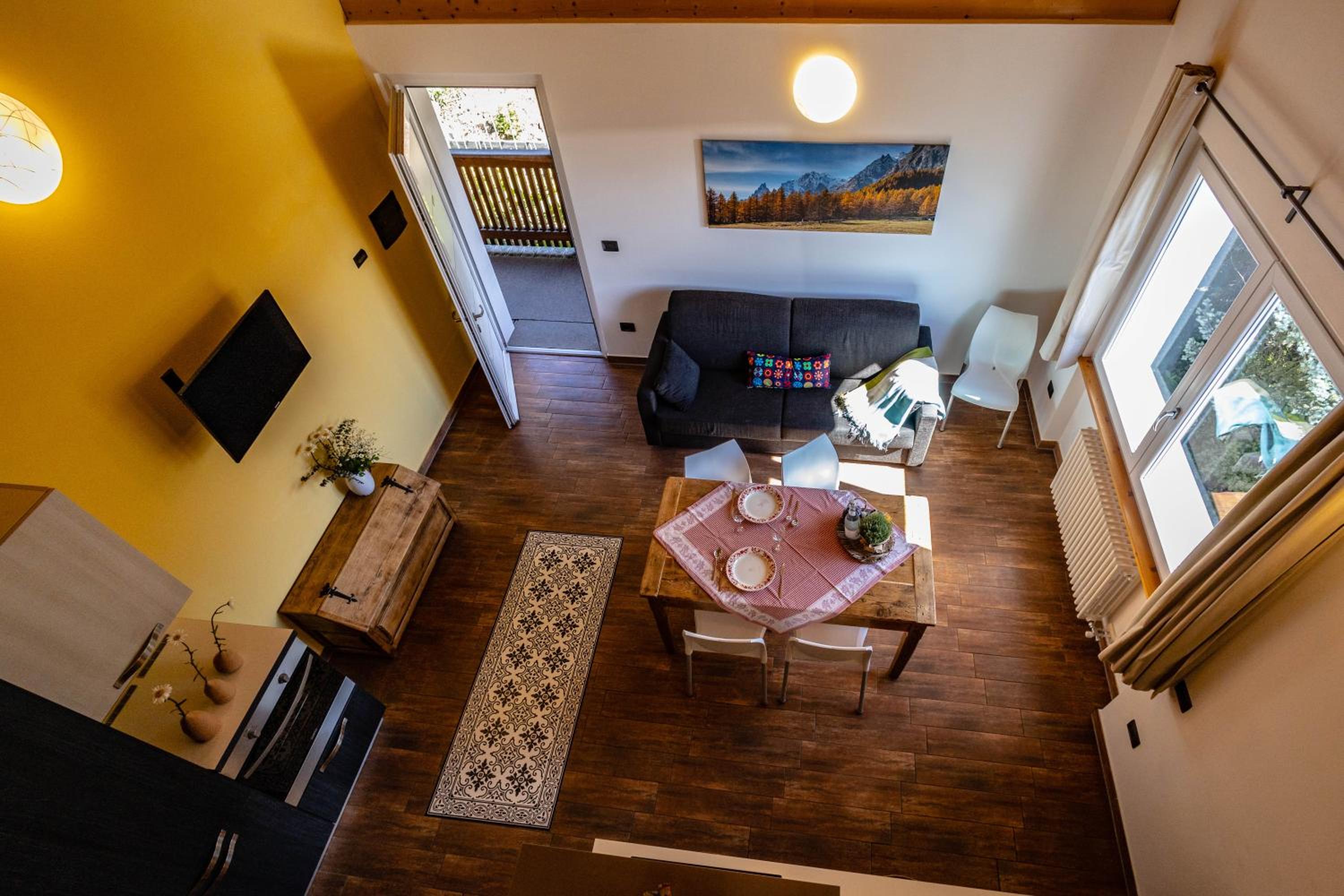 One-Bedroom Apartment - Split Level - Photo 4