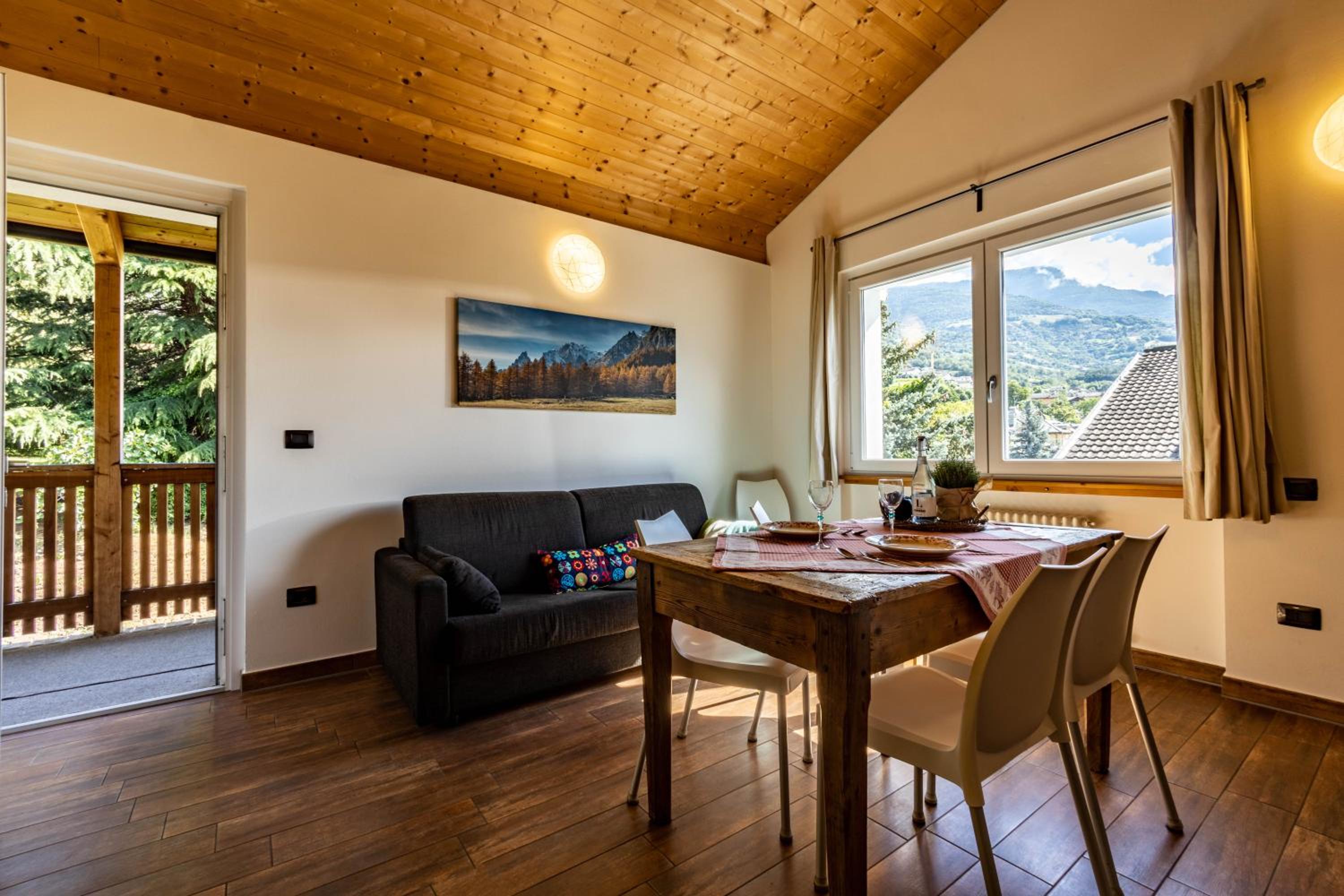 One-Bedroom Apartment - Split Level - Photo 8