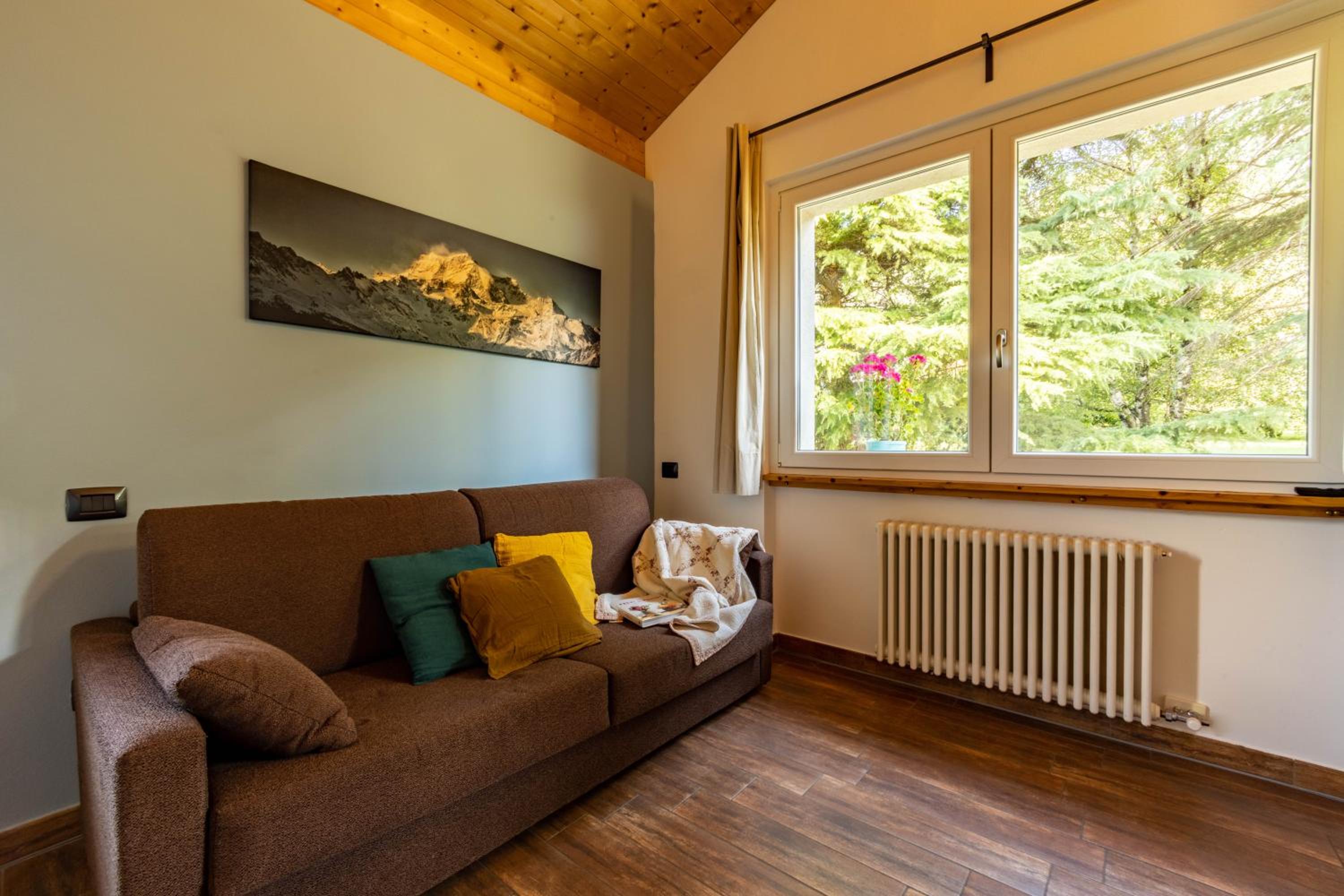 One-Bedroom Apartment - Split Level - Photo 1