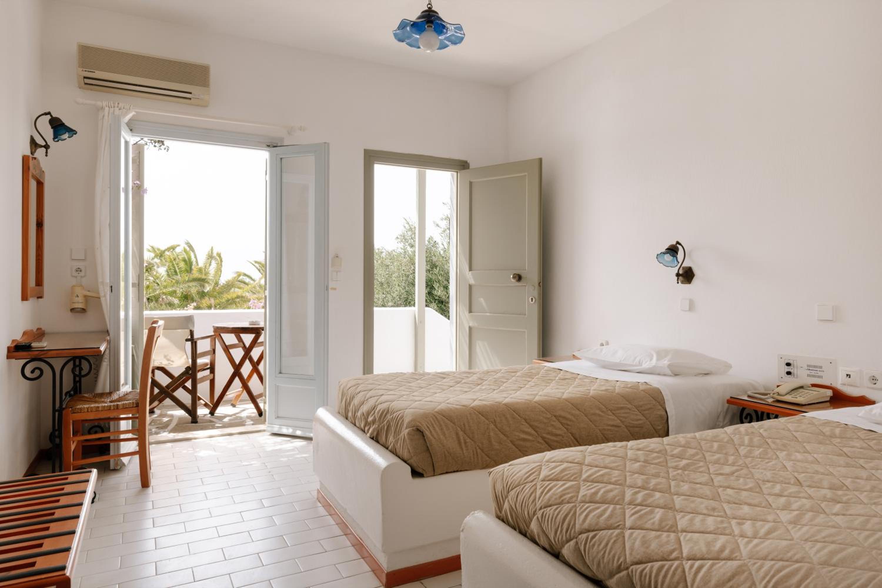 Standard Twin Room with Sea View - Photo 4