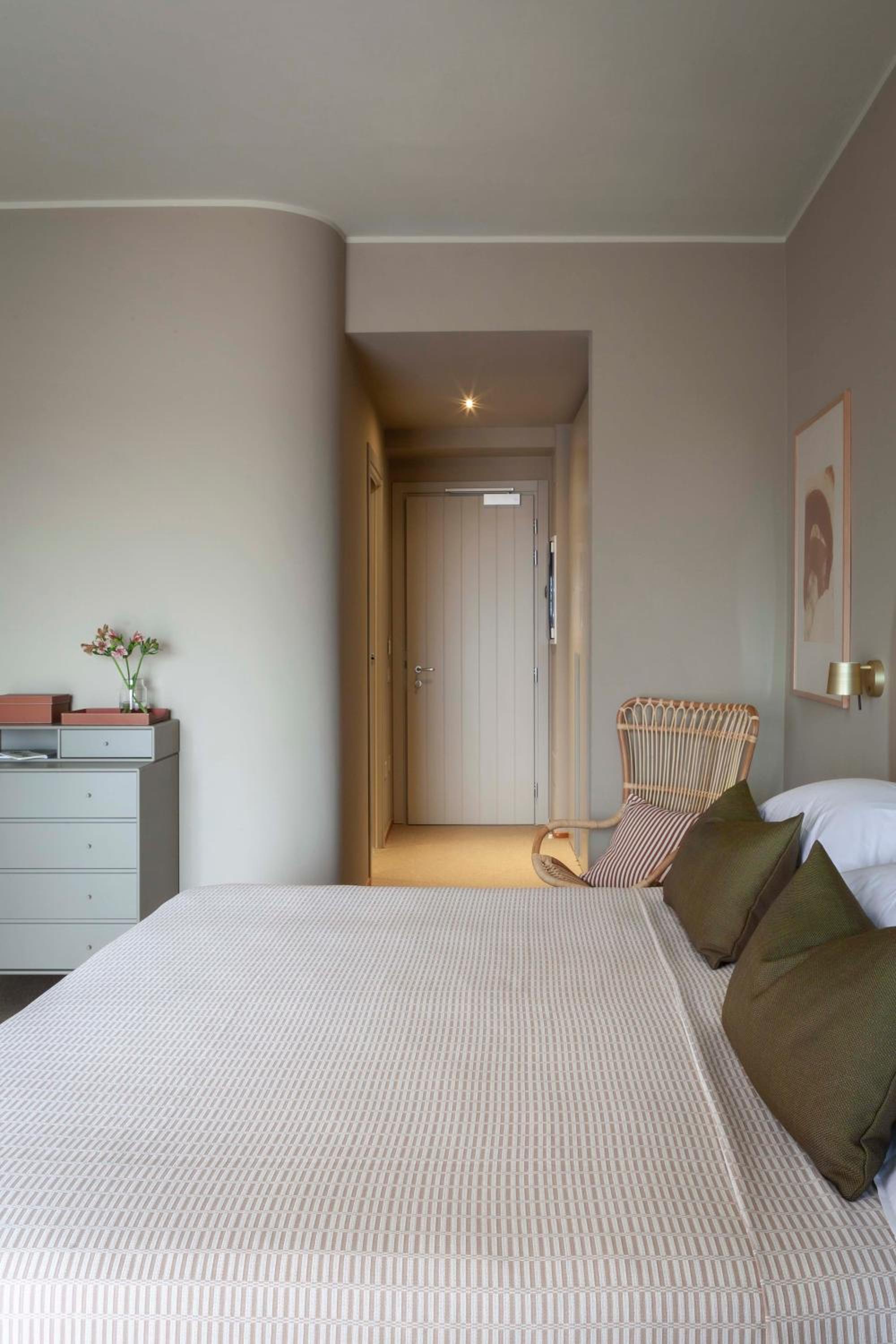 Deluxe Double Room with Sea View - Photo 9