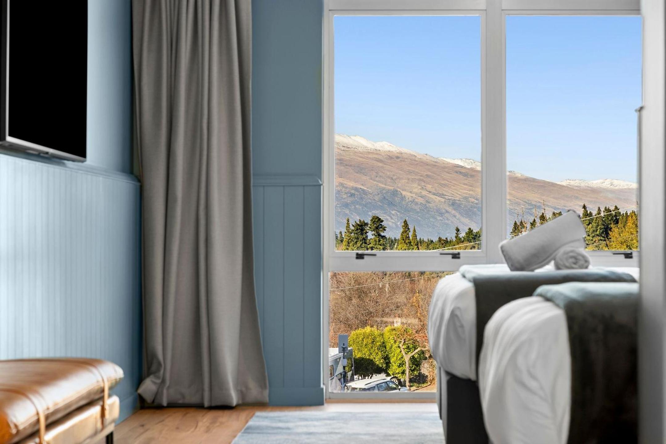 Superior Mountain View Studio - Sleeps 3 photo 2