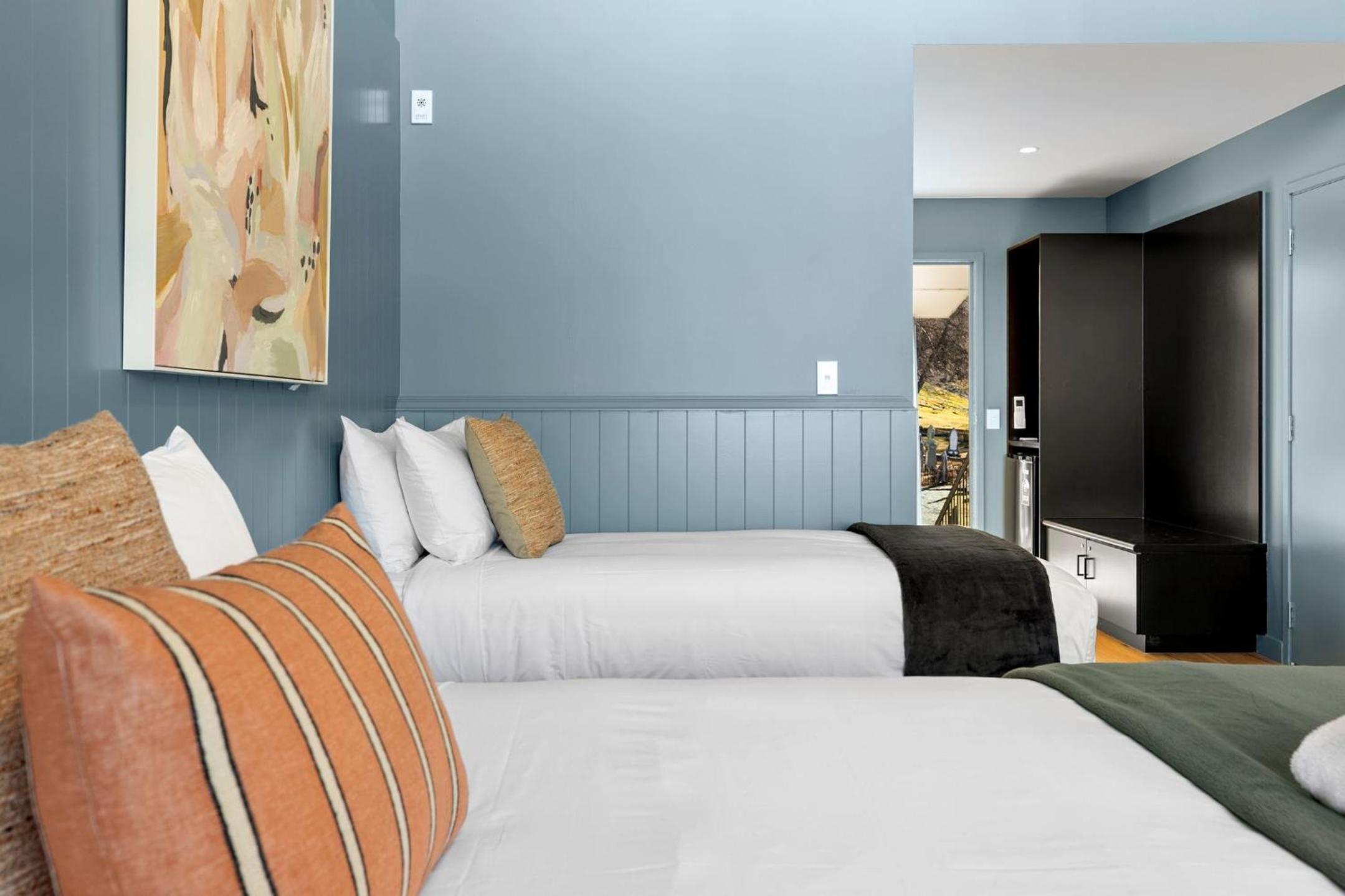 Superior Mountain View Studio - Sleeps 3 photo 1