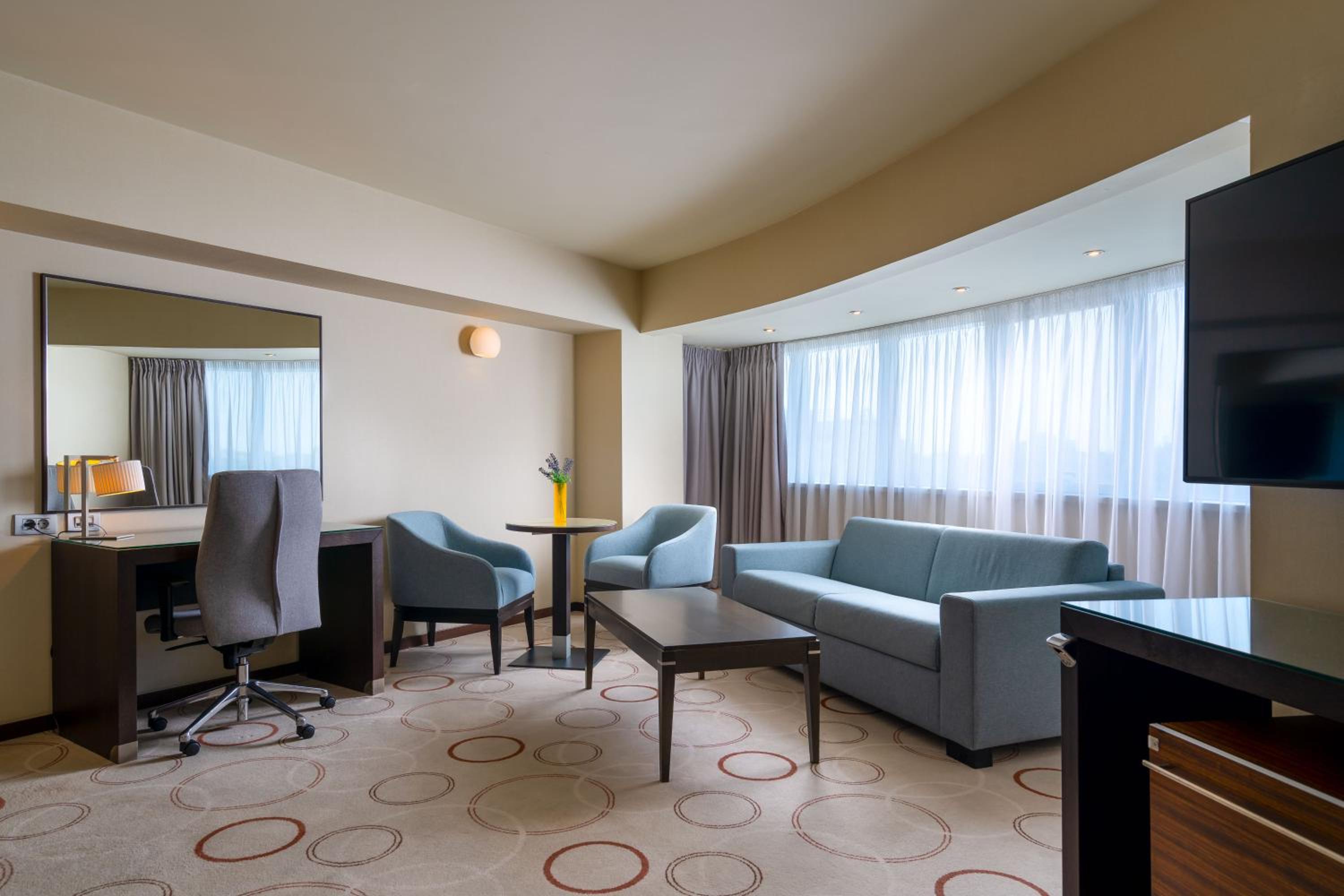 King Suite with Sofa photo 3
