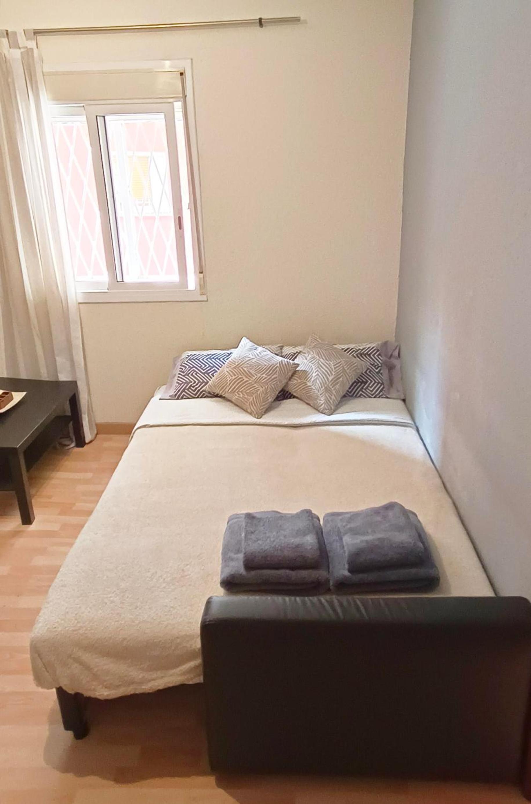 One-Bedroom Apartment photo 2