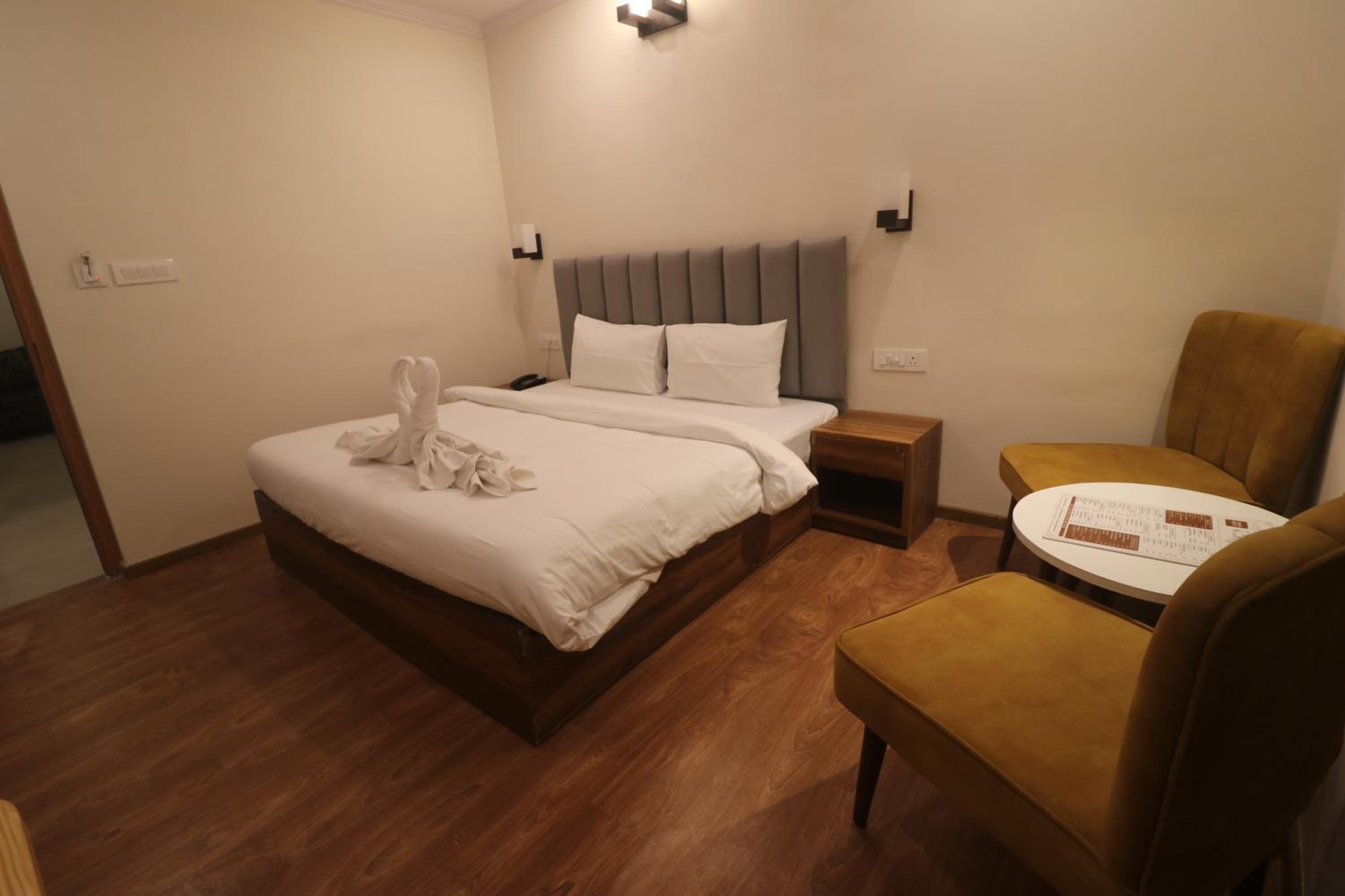 Superior King Room - Photo 8