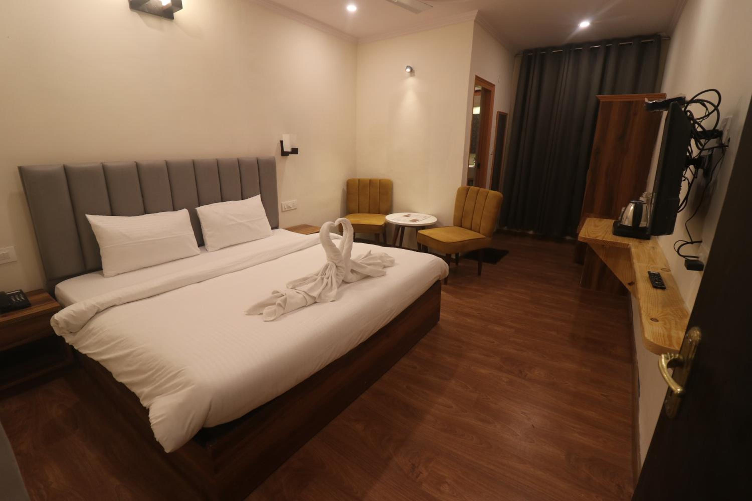 Superior King Room - Photo 1