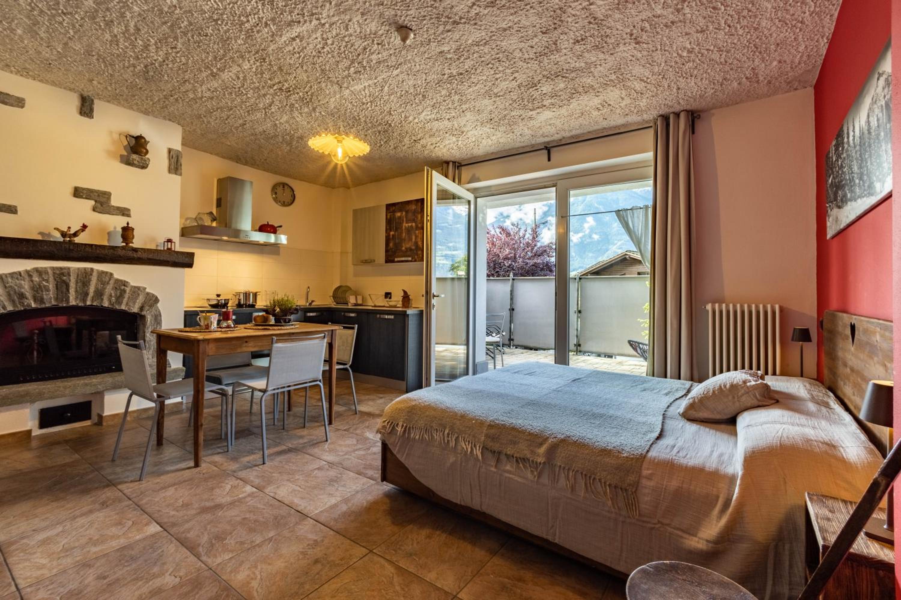 Studio Apartment - Photo 14