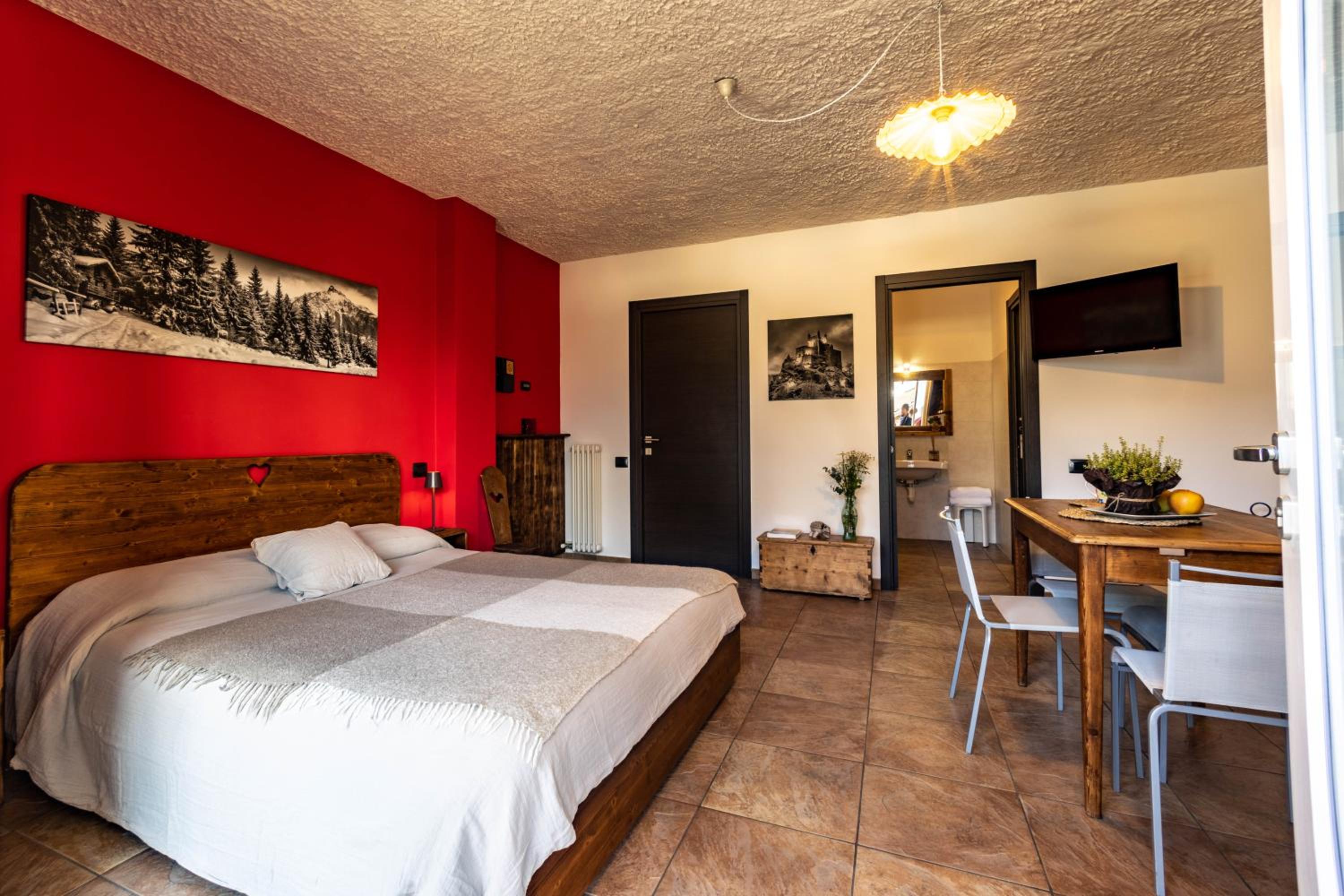 Studio Apartment - Photo 22