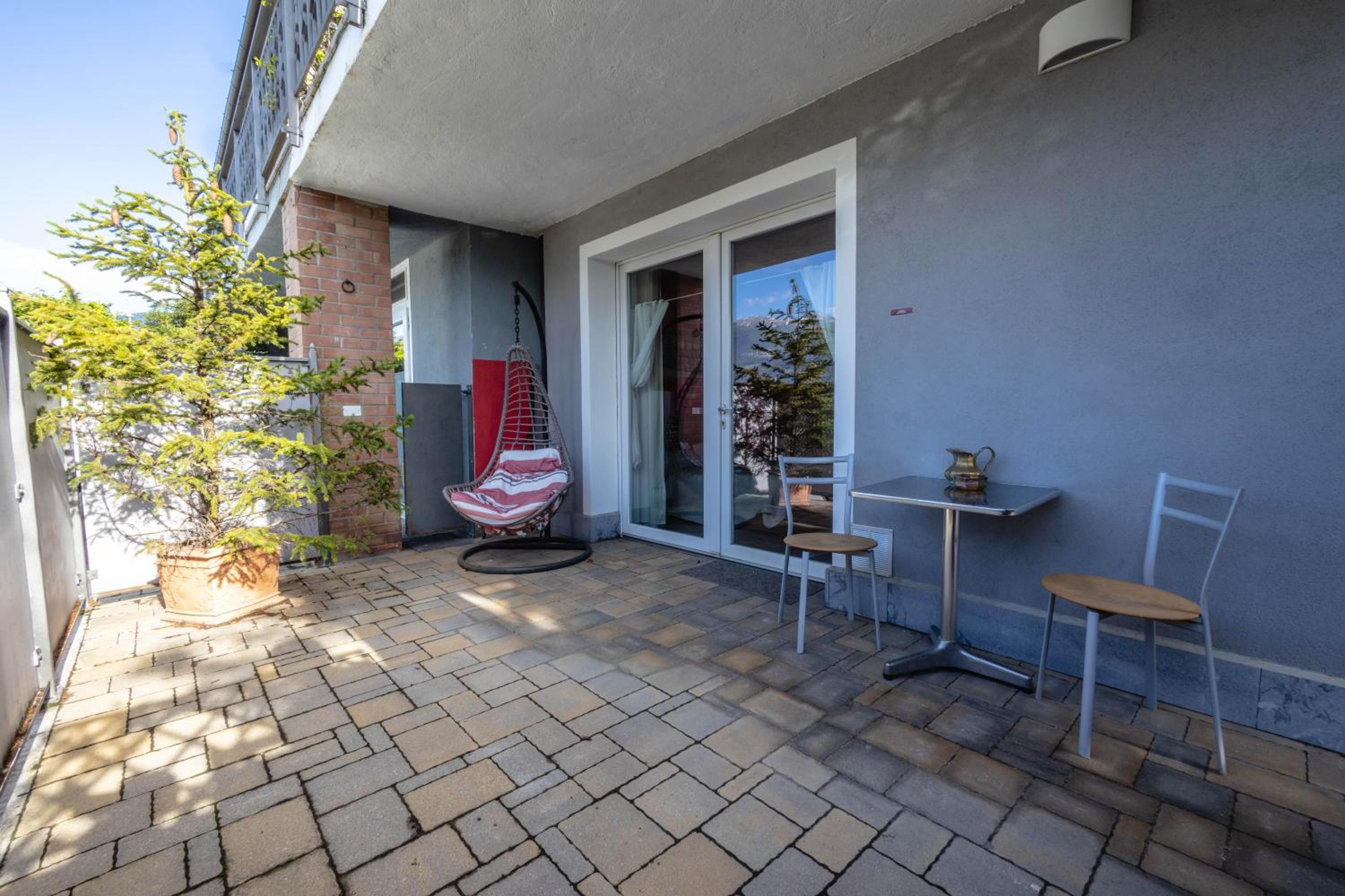 Studio Apartment - Photo 23