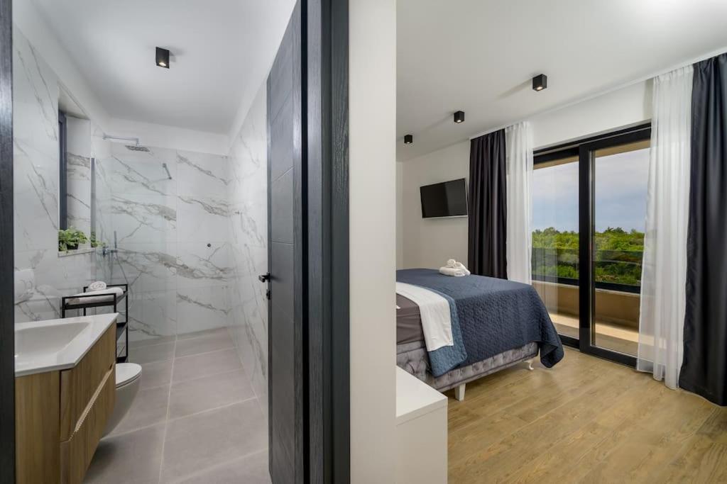 Three-Bedroom Villa photo 1