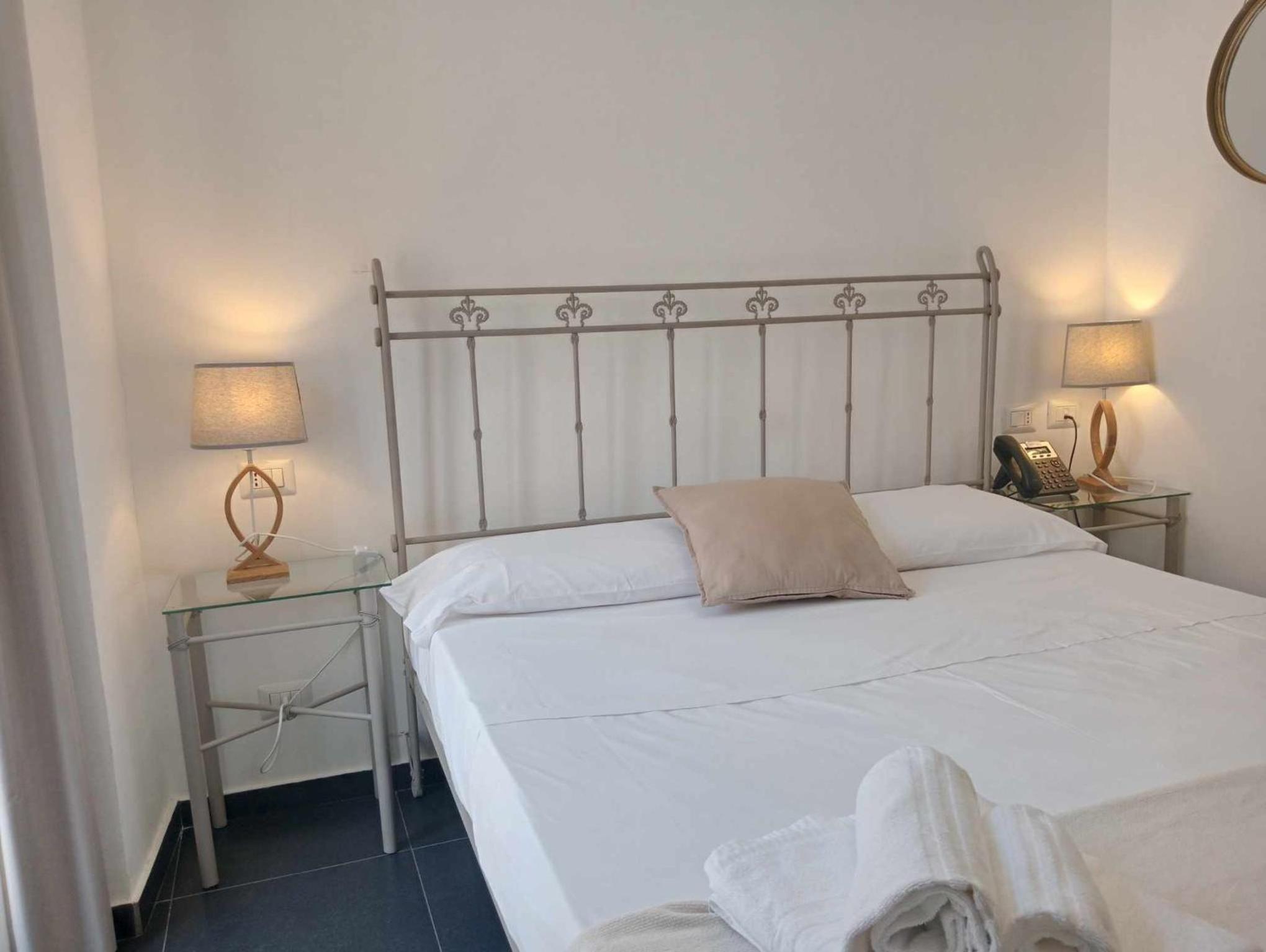 Economy Double Room photo 2
