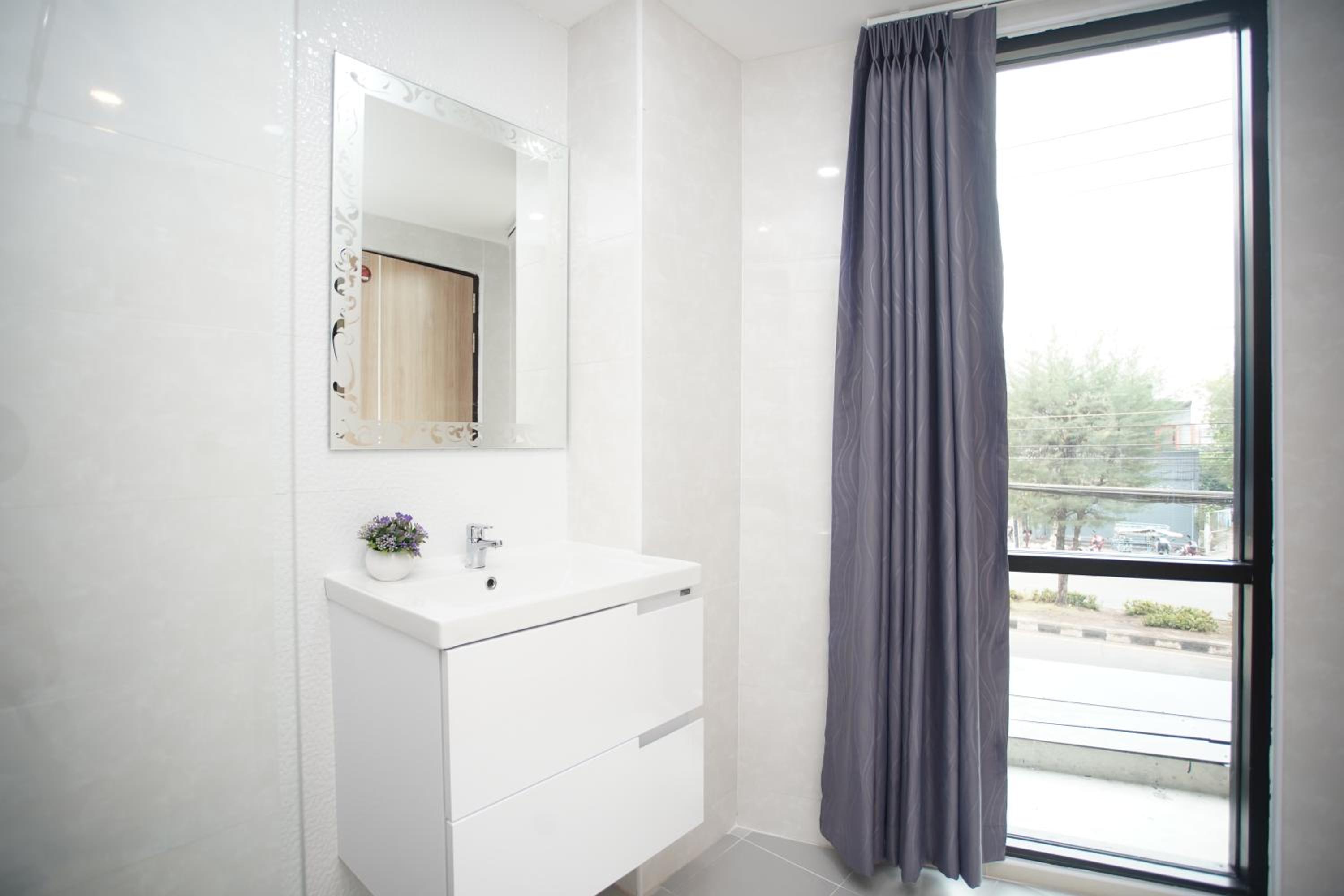 Deluxe King Room photo 2