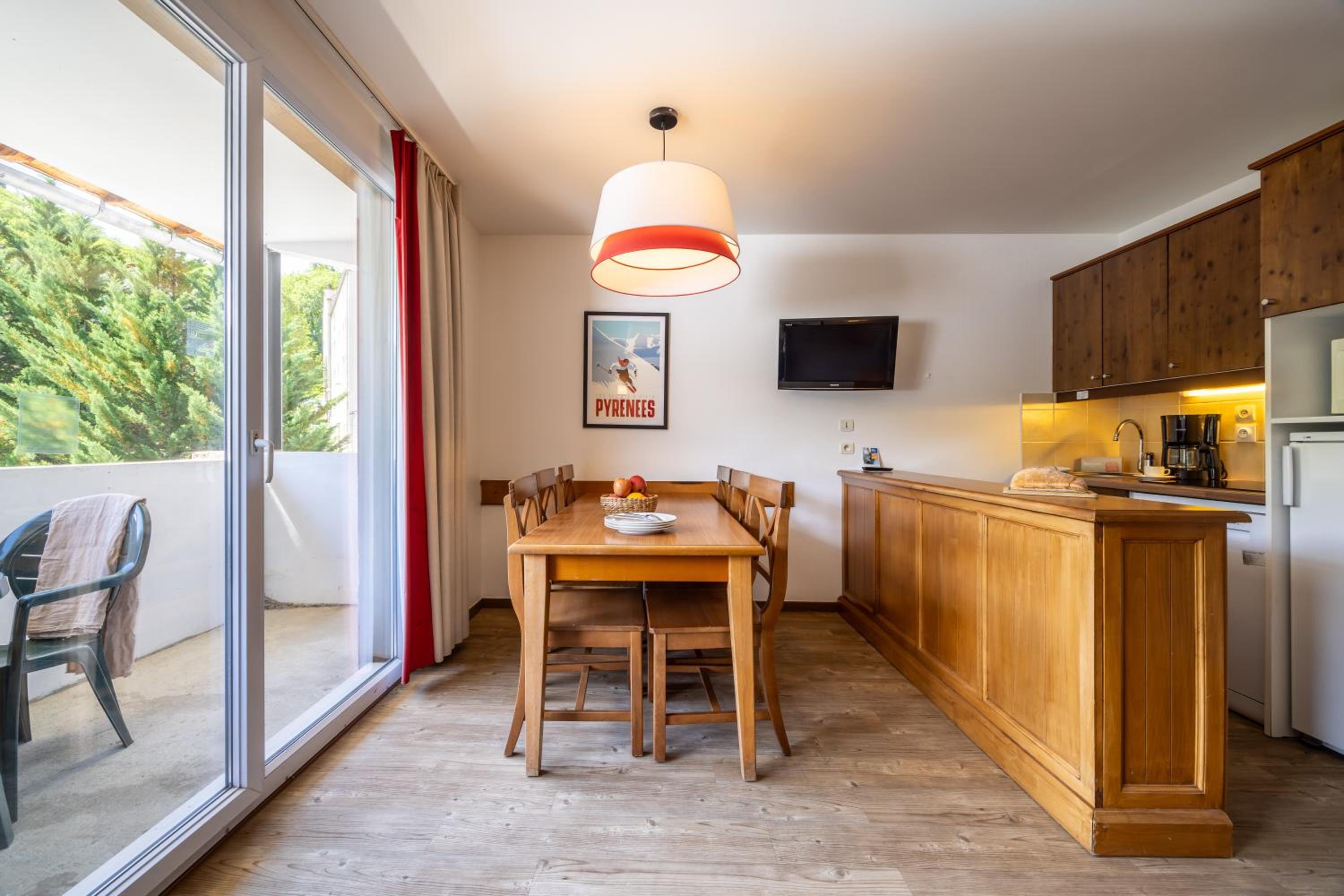 One-Bedroom Apartment with Sleeping Alcove (6 People) - Photo 2